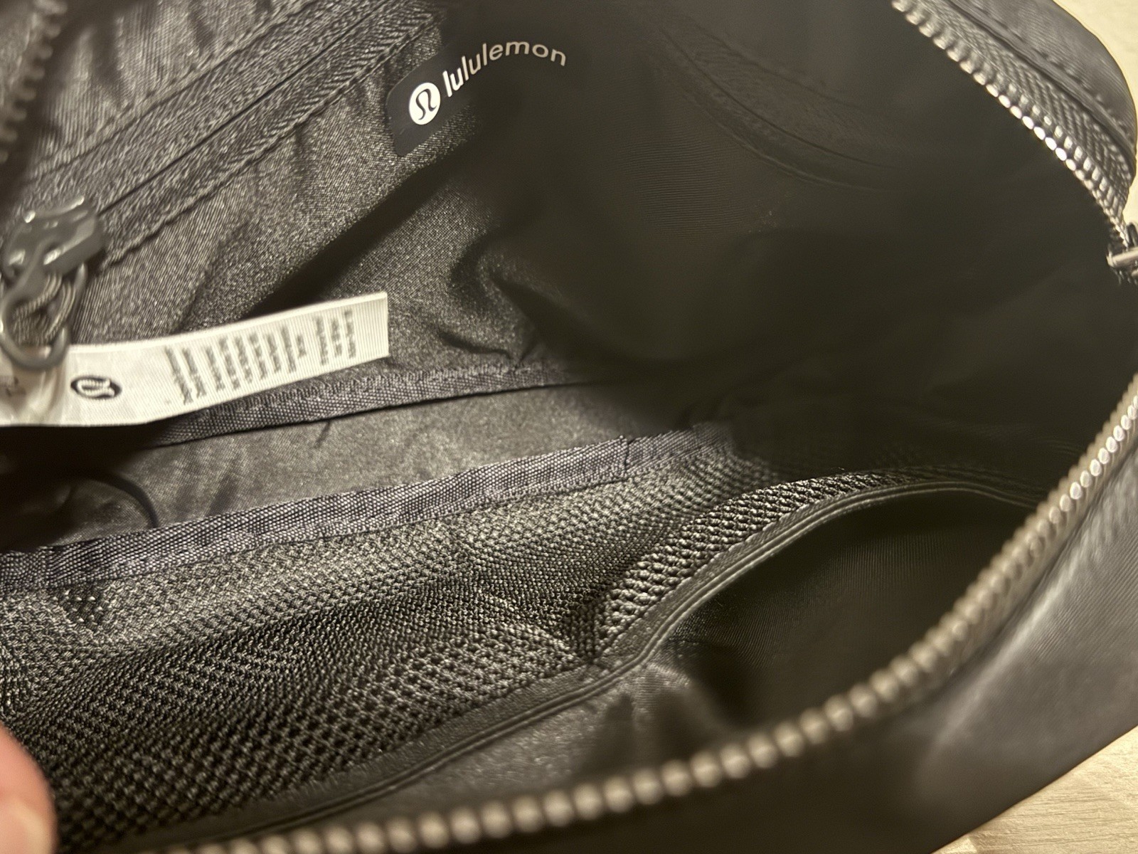 NWOT Black Lululemon 3L large everywhere crossbody metal hardware