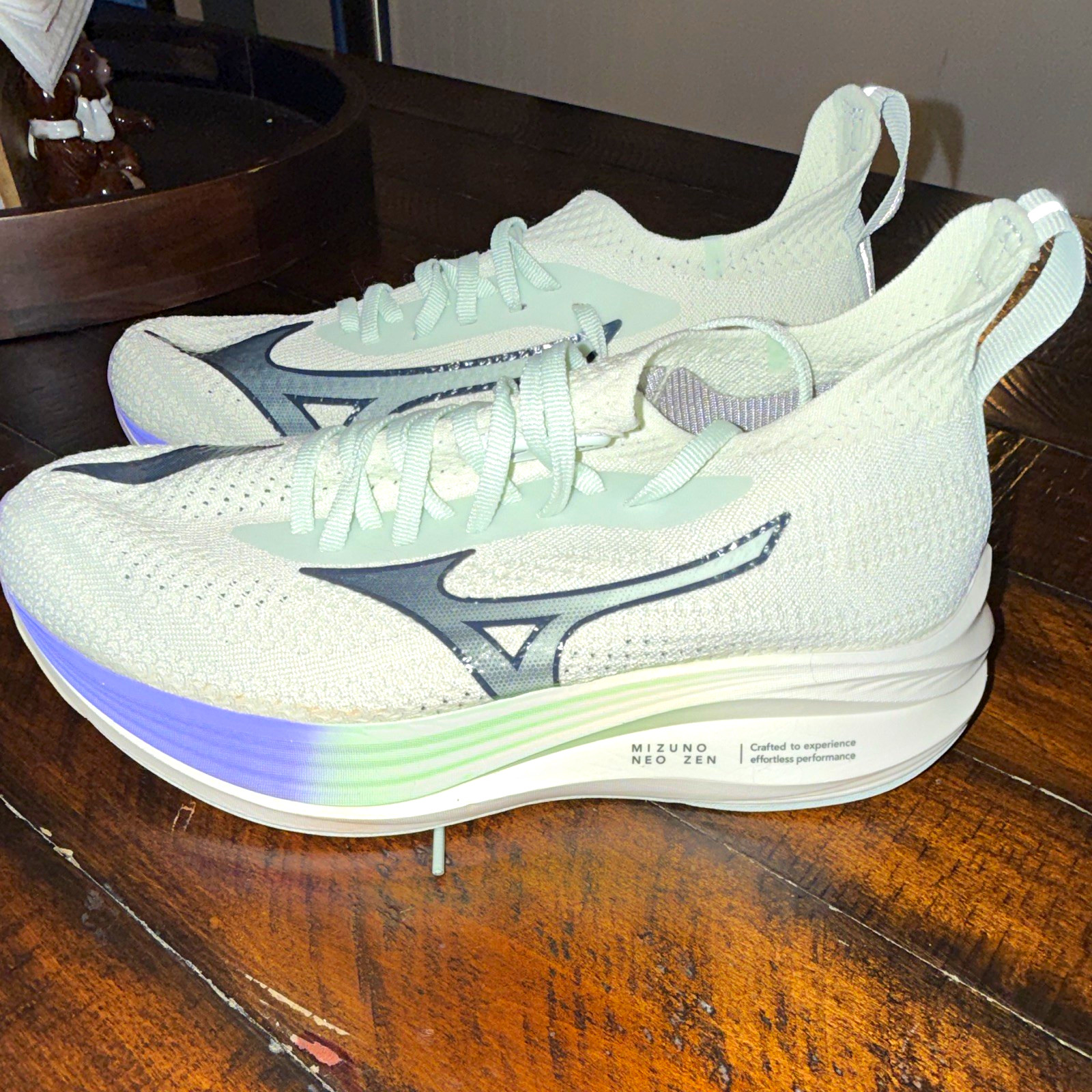 Mizuno Neo Zen White/Gray Purple/Green Low Top Lace Up Men Running