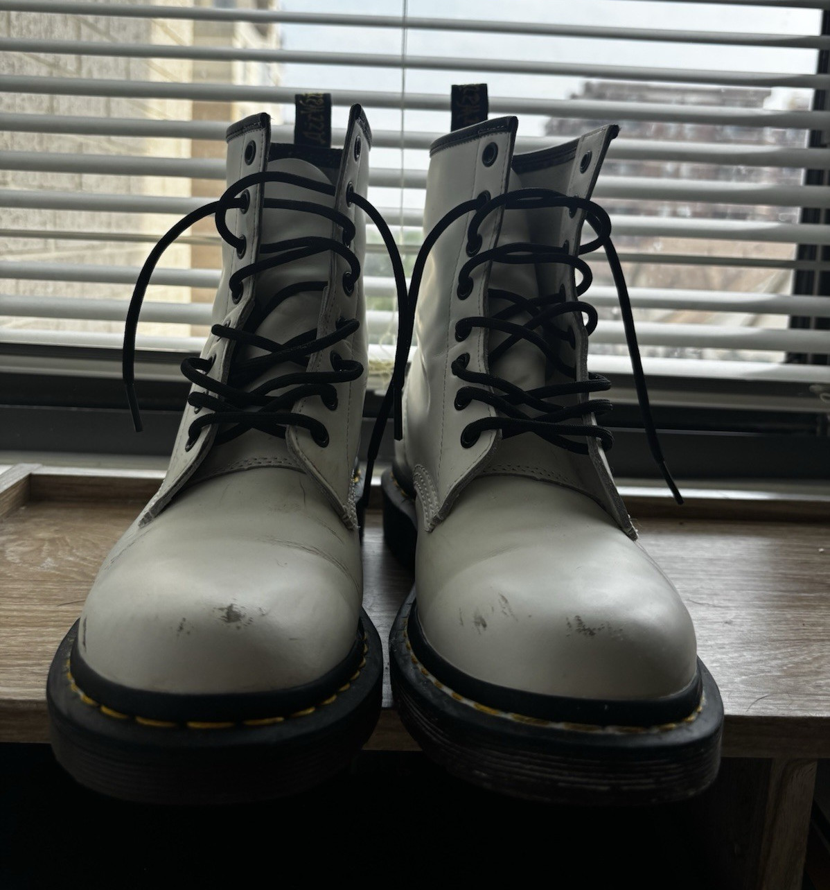 Dr. Martens 1460 White Leather Combat Ankle Boots Lace Up Womens US 8 EU 39