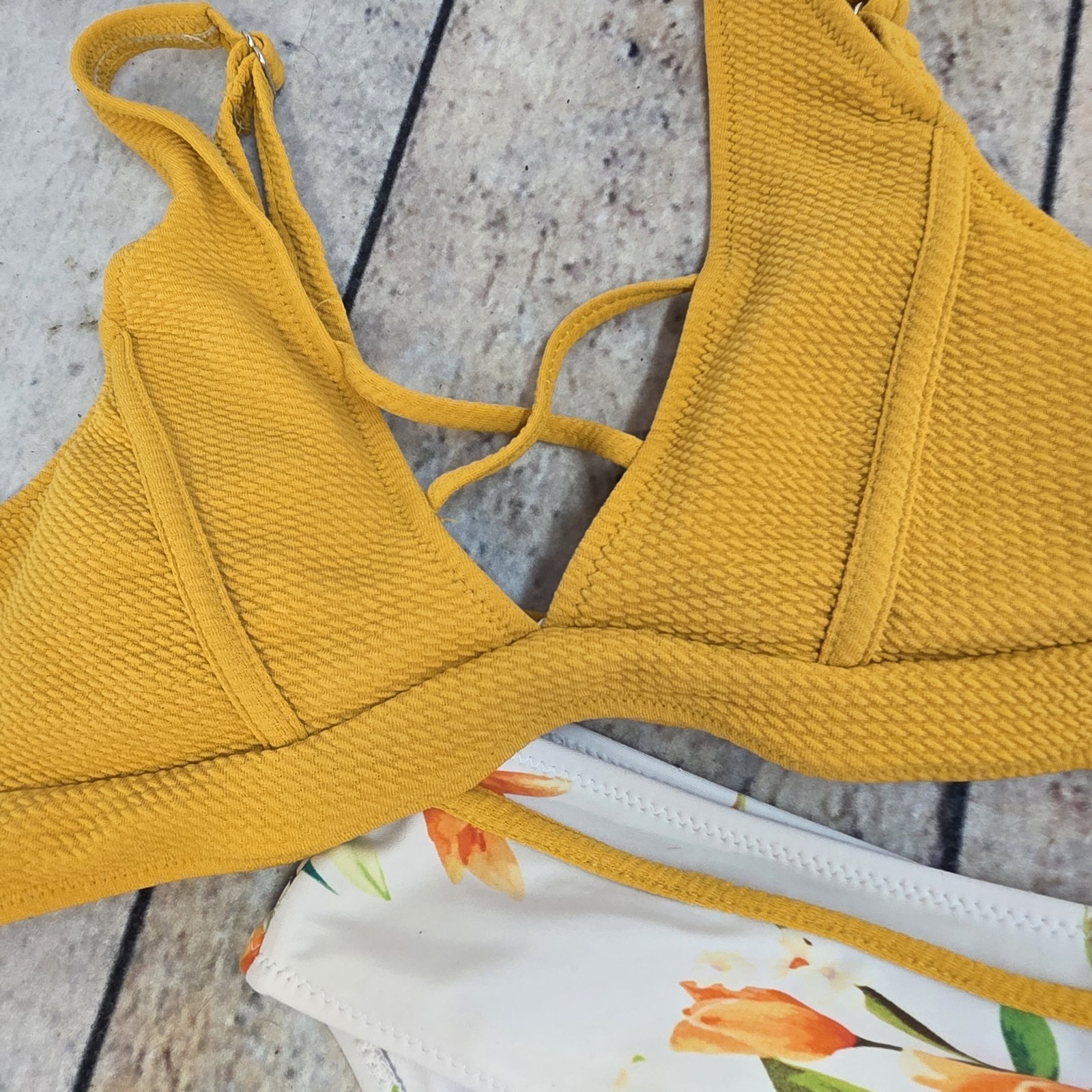 Cupshe Floral Bikini Womens Sz M Criss Cross Tropical Coastal Beach Yellow