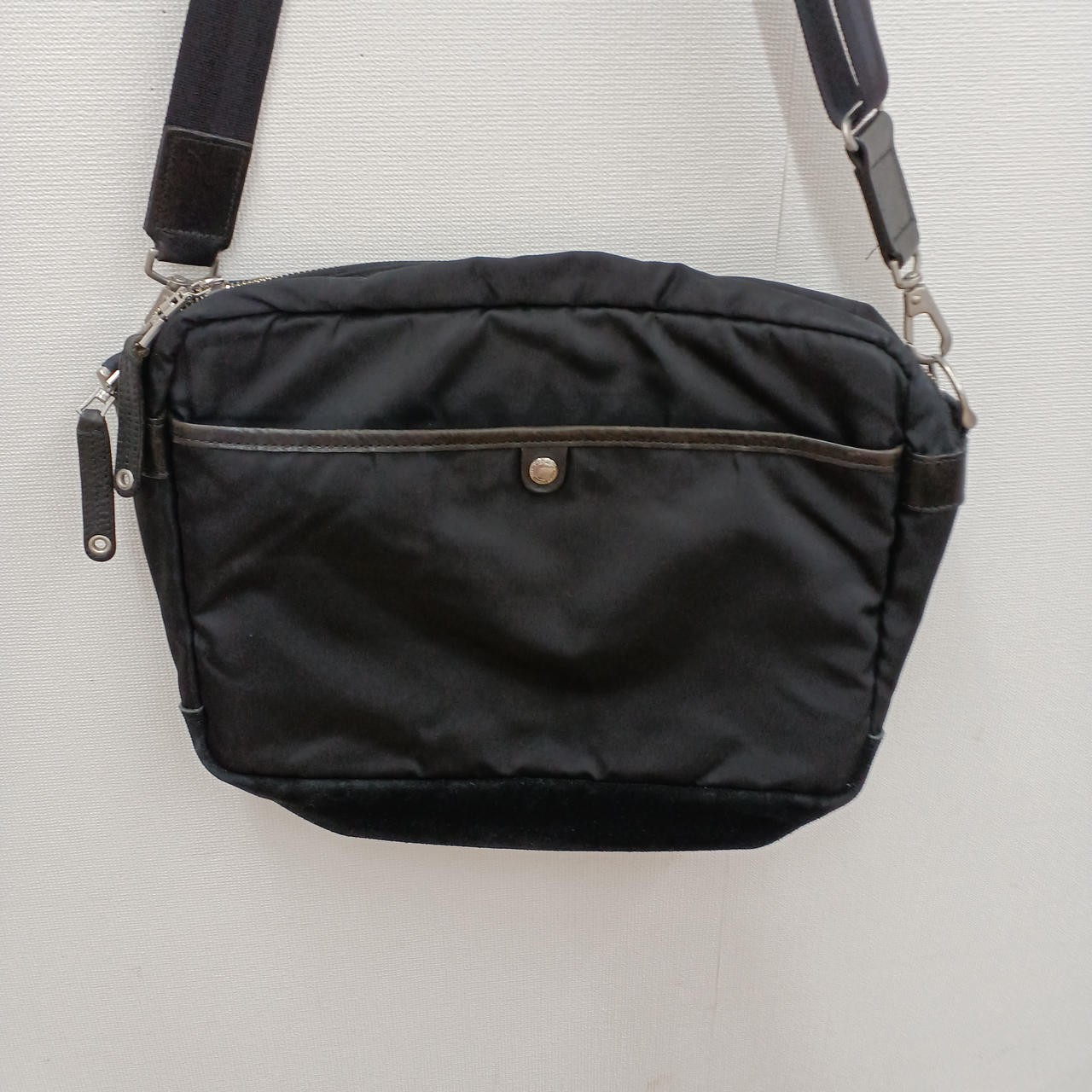 Shoulder bag Model number 01379 BLK MSPC PRODUCT