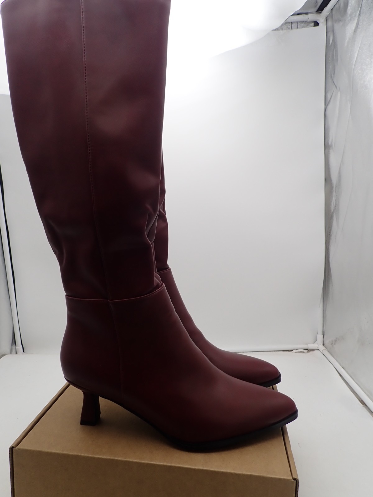 Lunhonk Burgundy Knee High Boots Women’s Kitten Heel Pointed Toe size 9.5