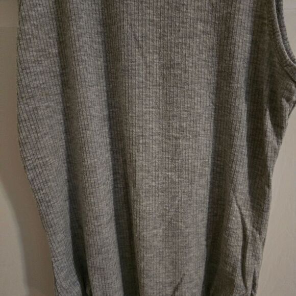 Ambiance Gray Mock Neck Ribbed BodySuit – Size Medium