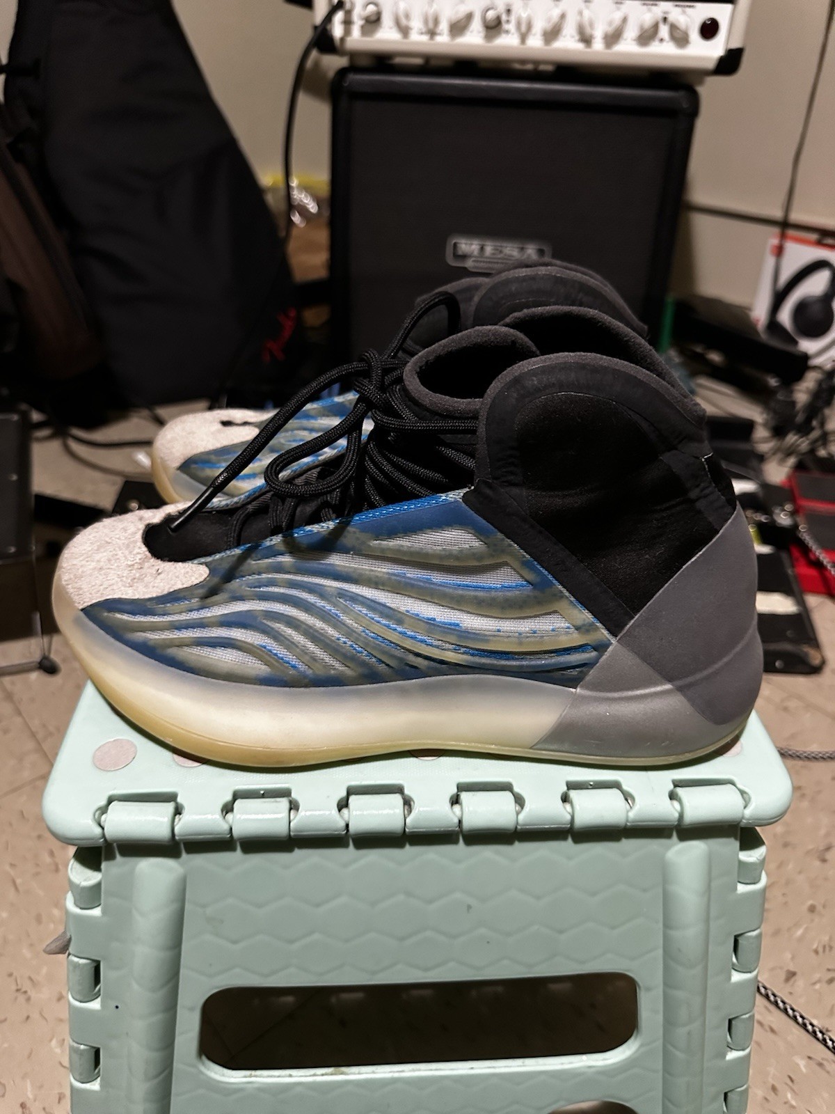 ADIDAS – YEEZY QNTM/QUANTUM BASKETBALL SHOES MENS – Size 8 used