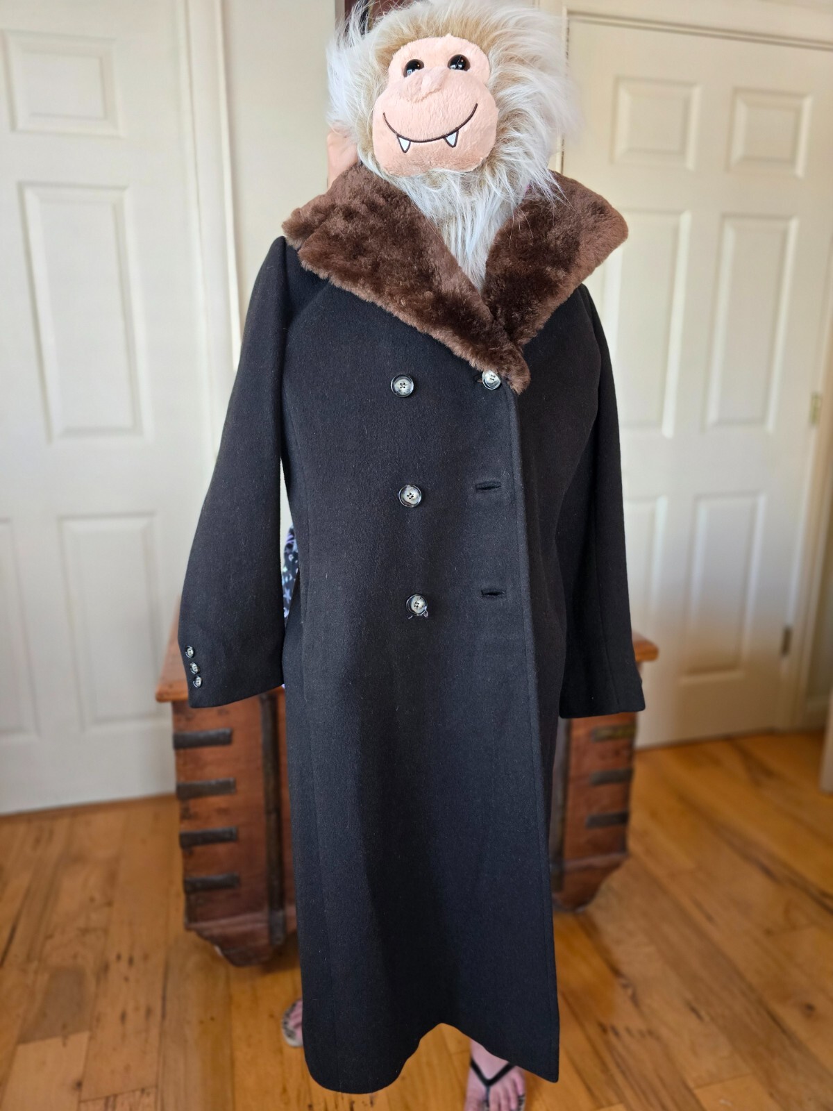 Black Cashmere Coat w/Beaver Fur Collar – Brand: Regency Cashmere – NY & London