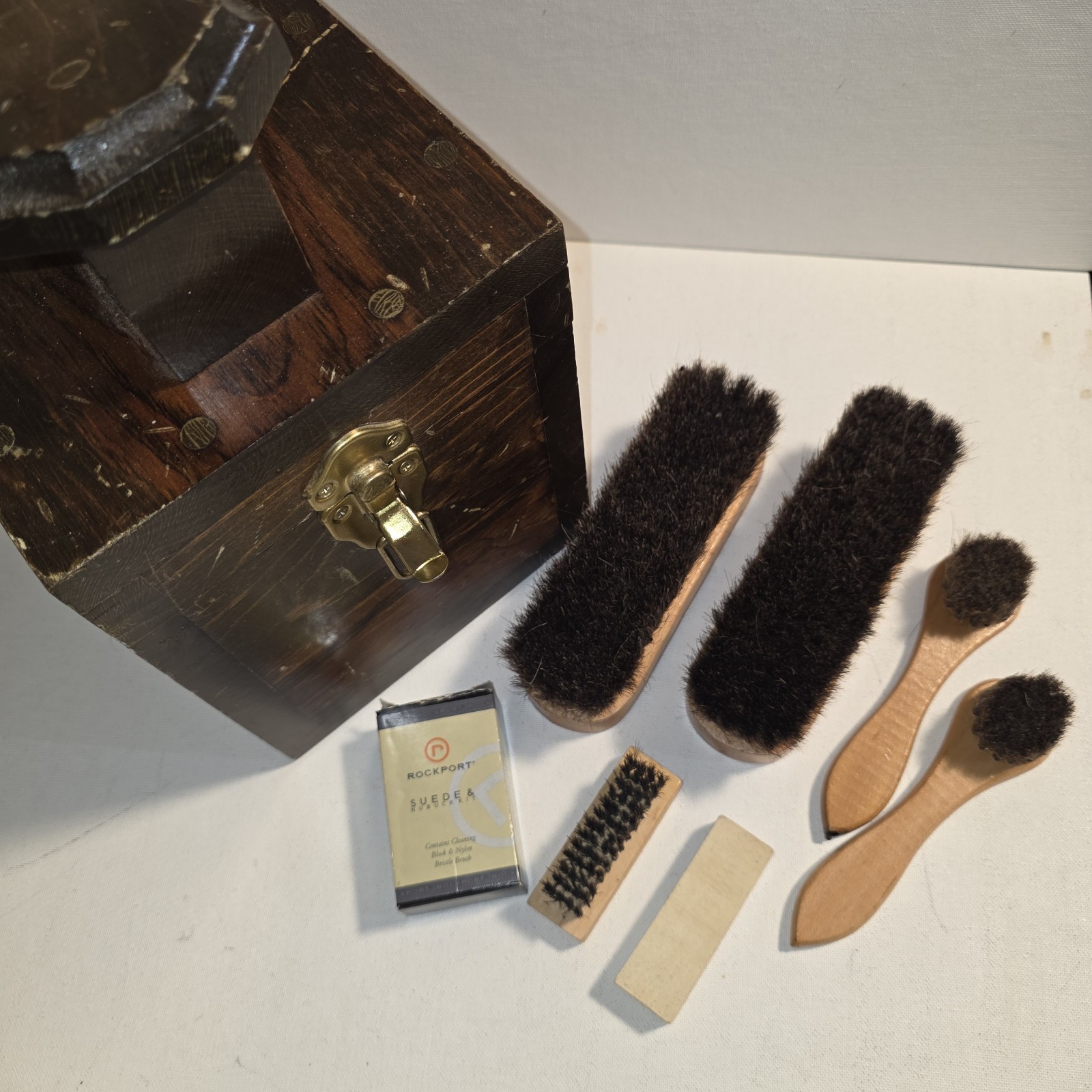 Rockport Suede & Nubuck Shoe Care Kit w/ Horsehair Brushes & Wood Box
