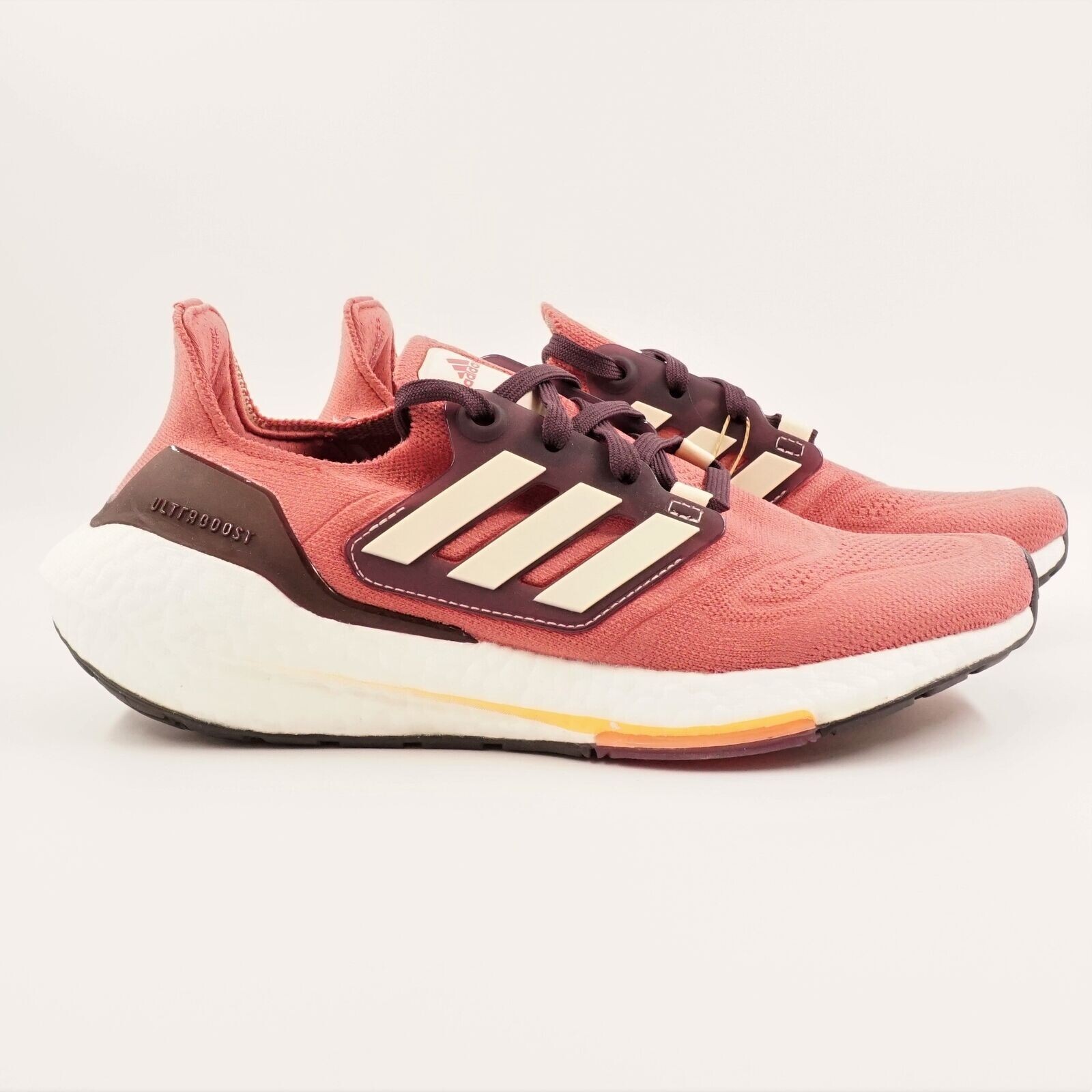 Adidas ULTRABOOST 22 GX6670 Women’s Running Shoes US Size 6.5 damaged box NEW!