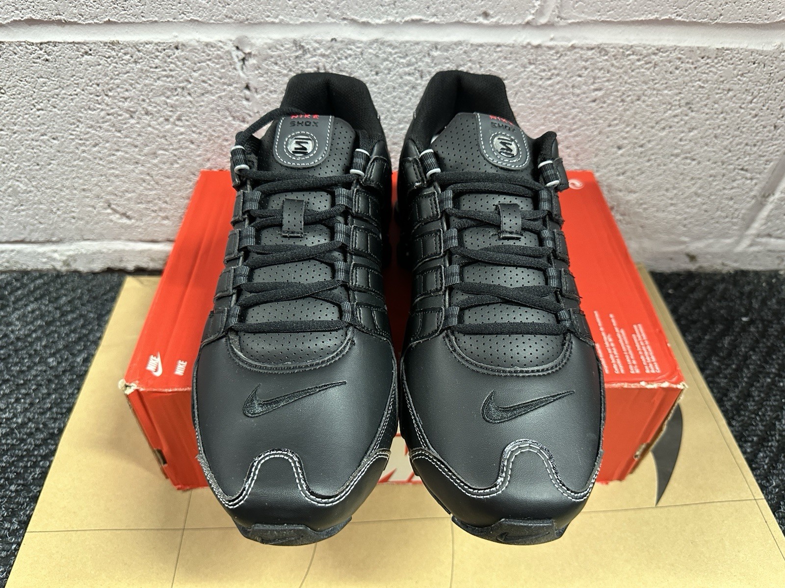 Size 9.5 – New Nike Shox NZ Black/Varisty Red-White 378341-017