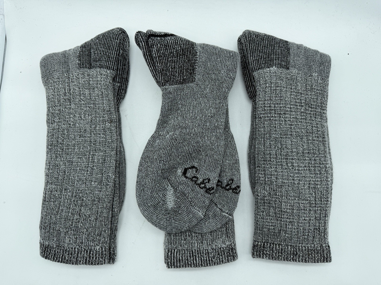 NEW NO TAGS 3 PAIRS CABELAS MENS CREW SOCKS SIZE LARGE LIGHT GREY / BLACK