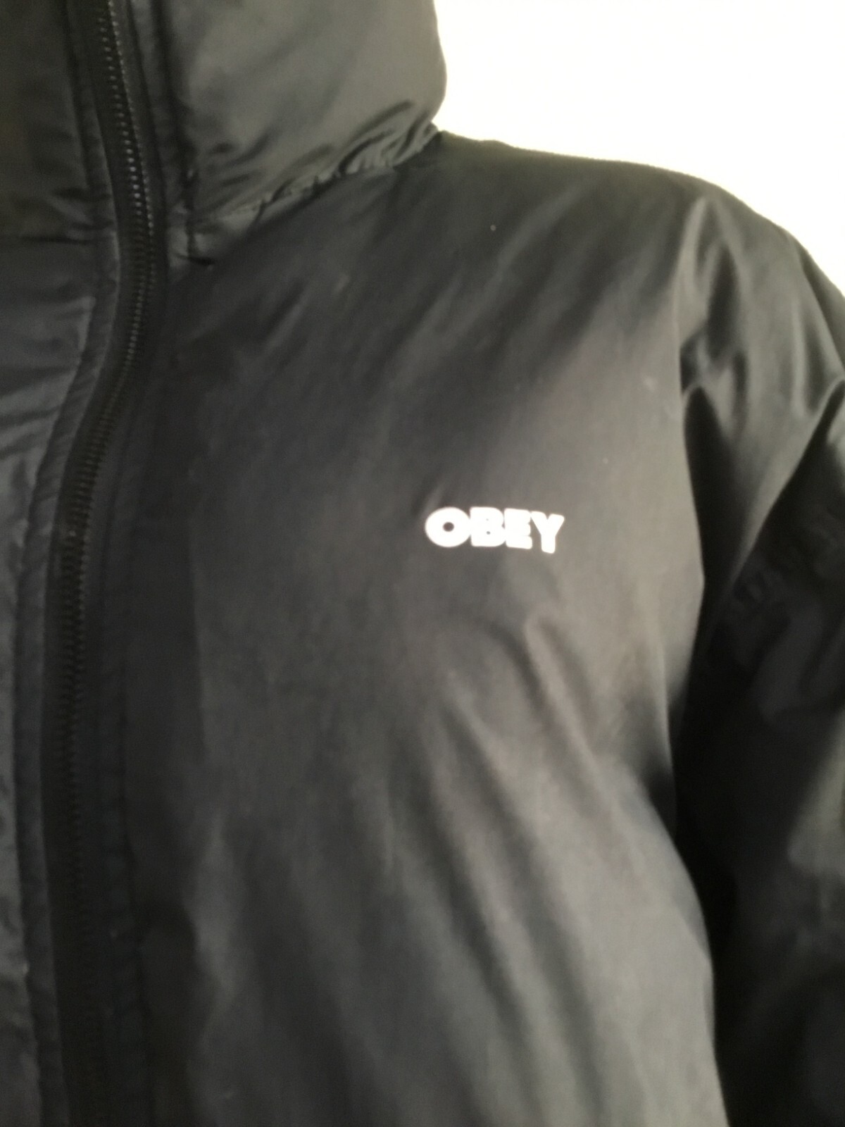 OBEY Cropped Puffer Jacket Half Zipper Quilted Logo Kangaroo Pockets Blk S
