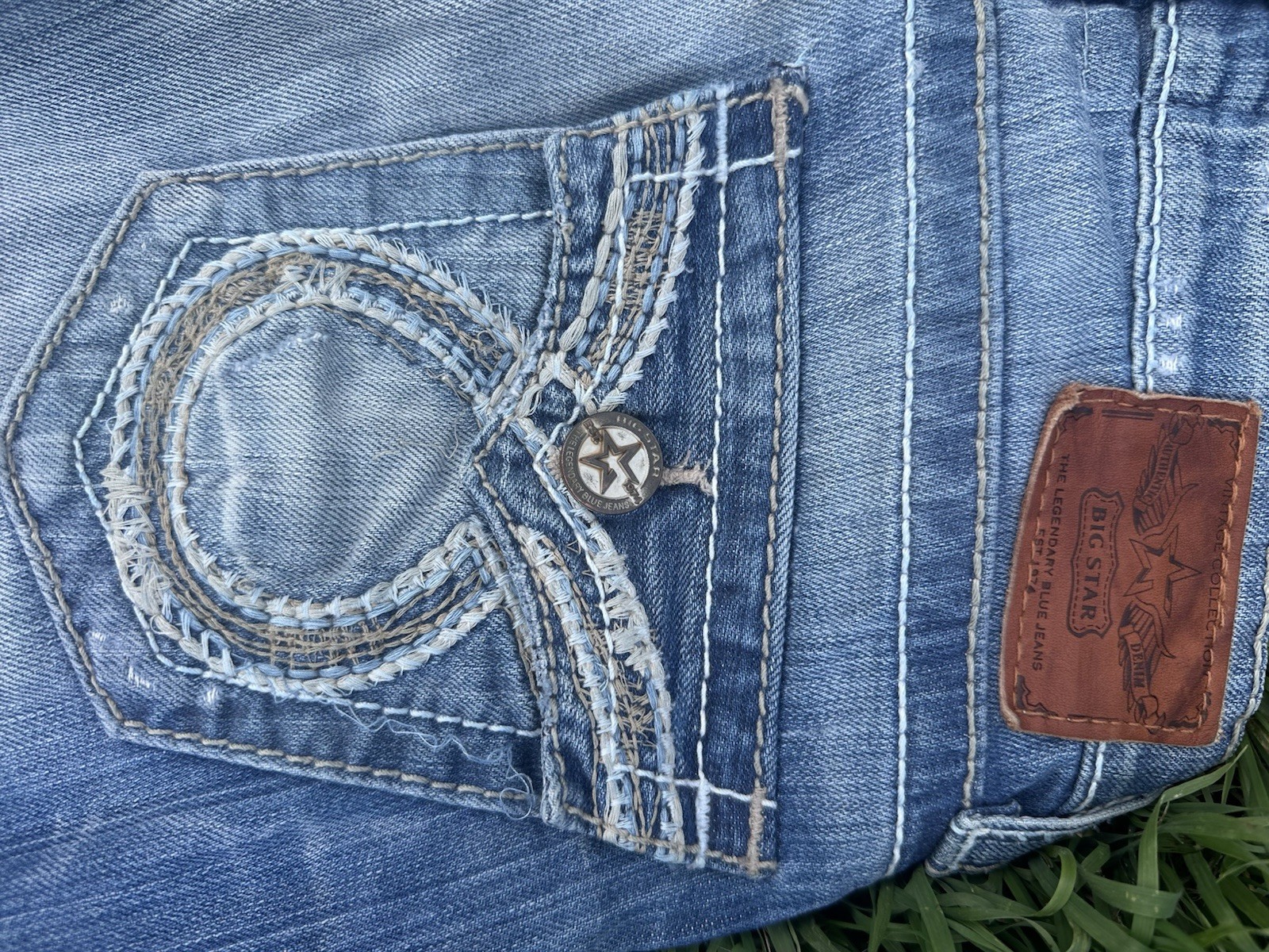 Ladies Big Star “LIV” Bootcut Jeans Size 27 Distressed Denim X 27 Inseam HOT!
