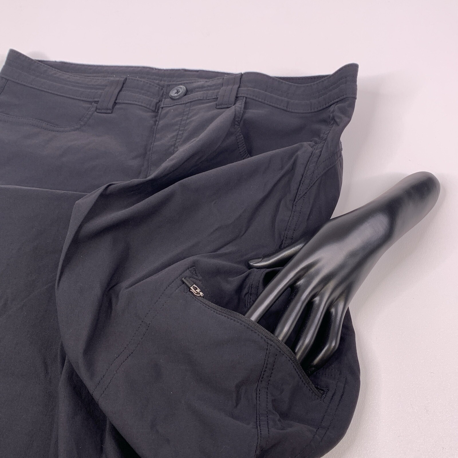 Eddie Bauer Womens Capri Pants Stretch Tech Rainier Cargo Pockets Black Sz 6