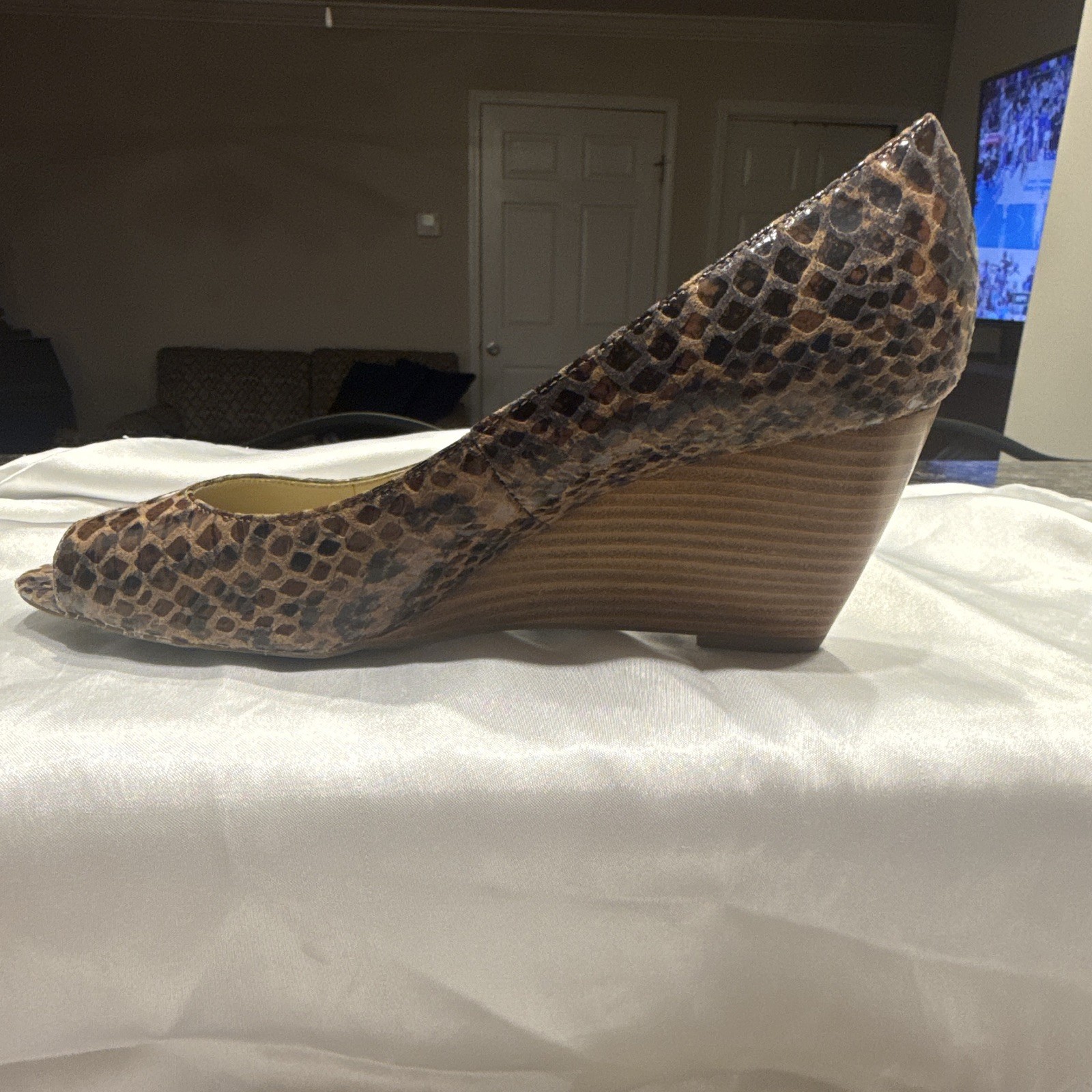 Ellen Tracy Women’s Brown/Black Animal Print Peep Toe Wedge Pumps Slip On