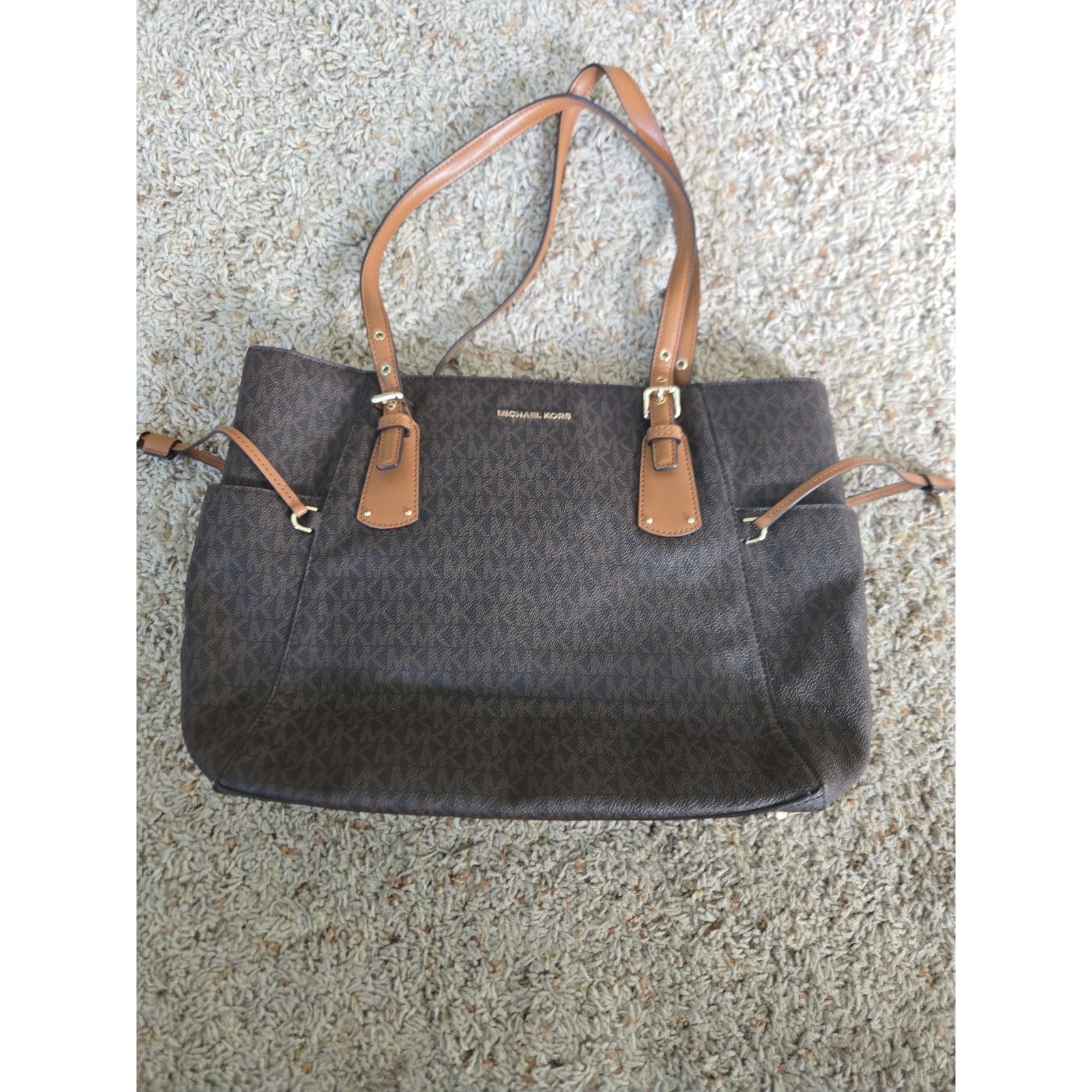 MICHAEL KORS VOYAGER EAST WEST LOGO SIGNATURE TOTE BAG Brown