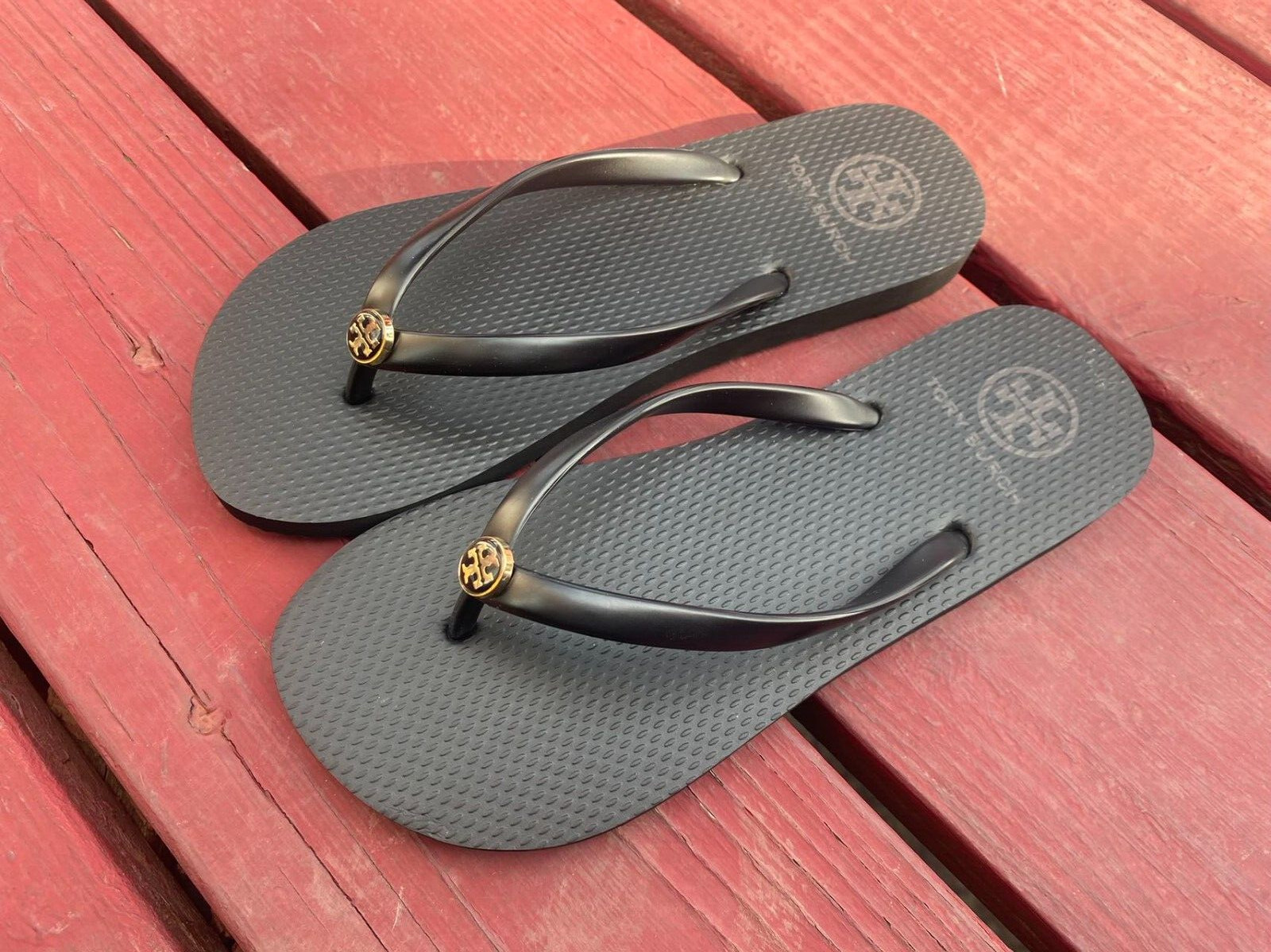 NWOB TORY BURCH MONOGRAM FLIP FLOPS (SIZE 7) thong sandals Solid Black-New