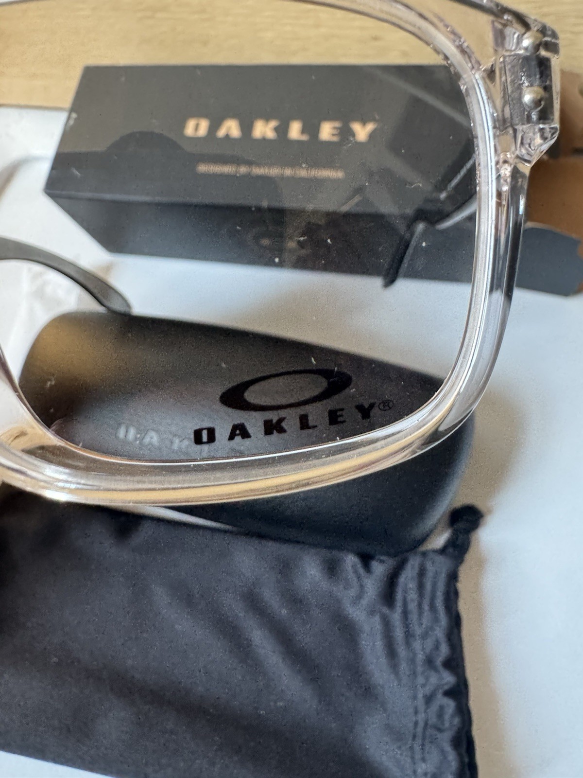 Oakley Holbrook Polished Clear Frame M (131mm) Fit Regular – High Bridge Fit