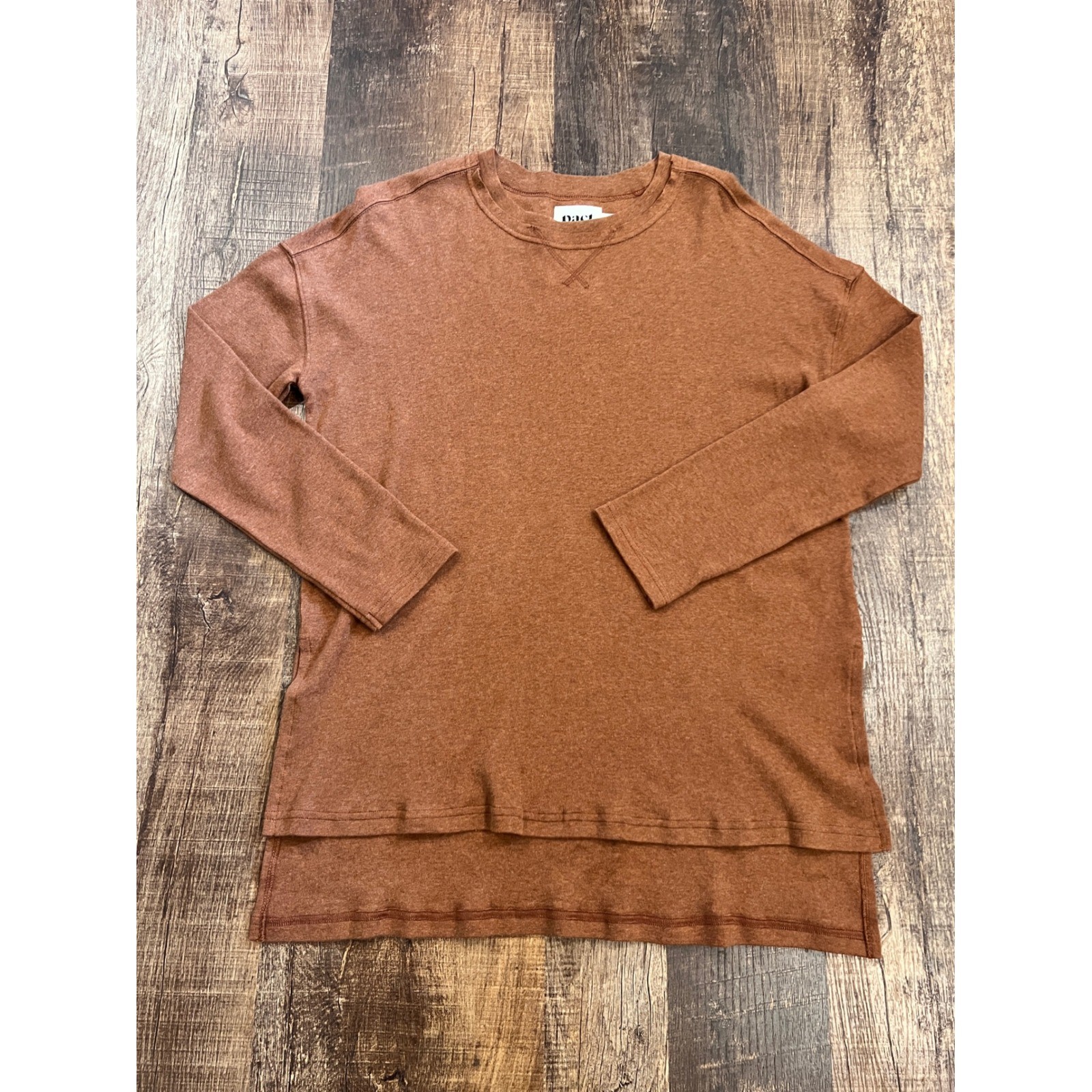 Pact Organic Cotton Long Sleeve High Low Top Cedar Brown Heather Womens Medium