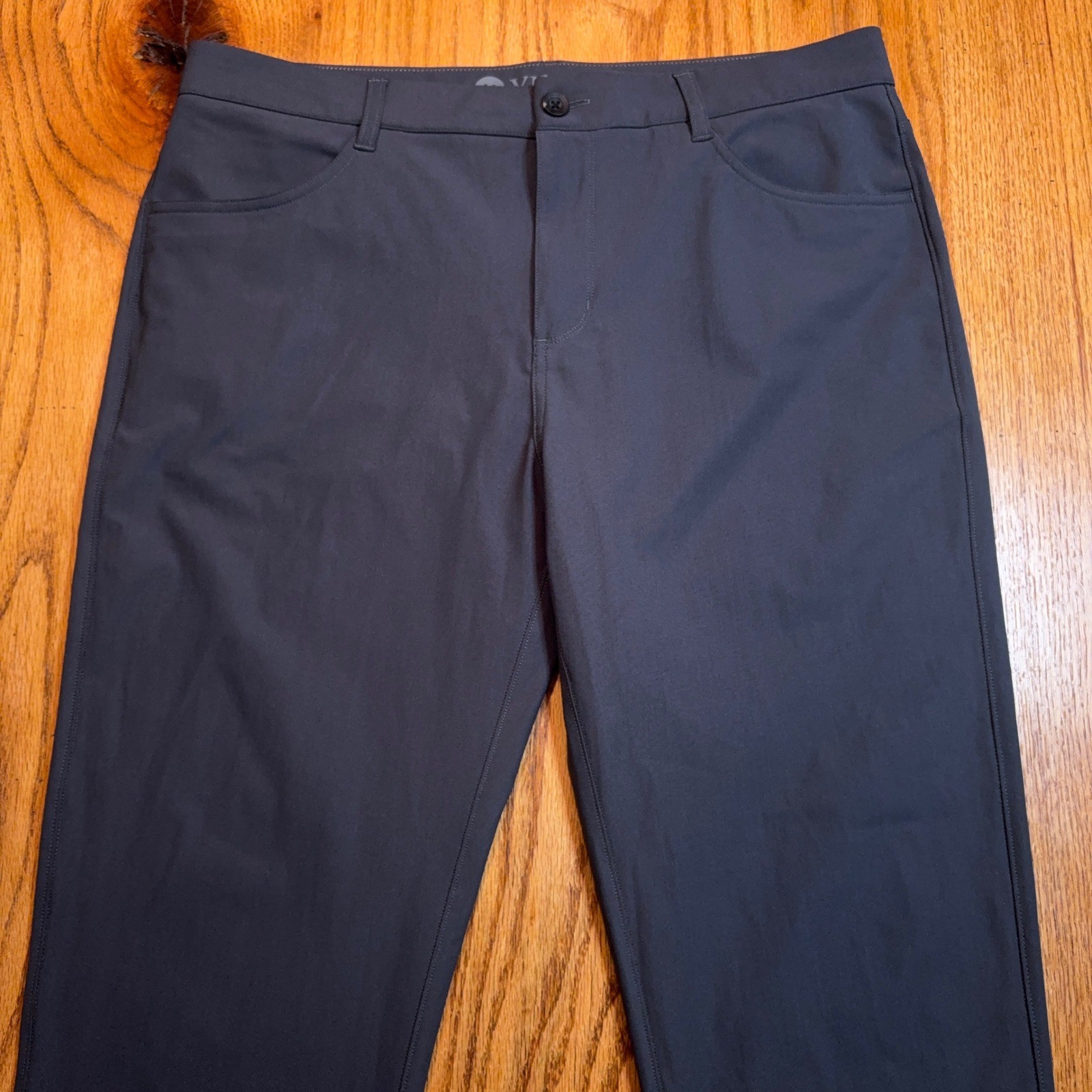 Vuori Meta Pants Mens 36 Charcoal Gray Technical Stretch Slim Straight V430 FLAW
