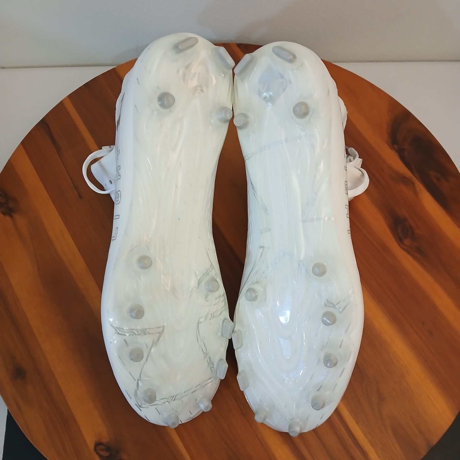 Under Armour Spotlight Lux MC 2.0 Mens 9.5 White Football Cleats 3025082