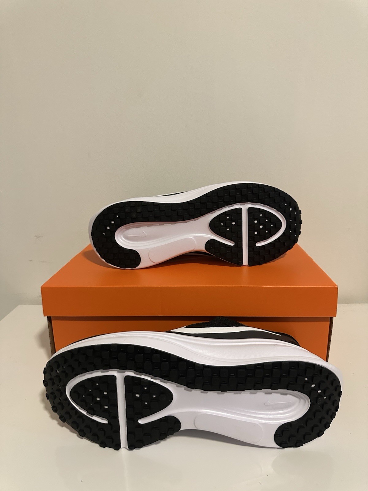 Size 12 Nike Revolution 8 EO Extra Wide Black White Mens Running Shoe II5167 001