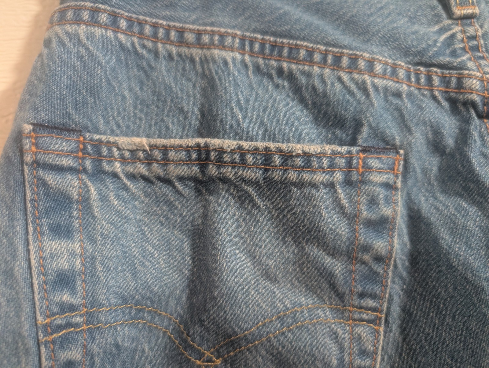 Levi’s 501 Premium Men’s 5-Pocket Straight Blue Medium Wash Denim Jeans Button