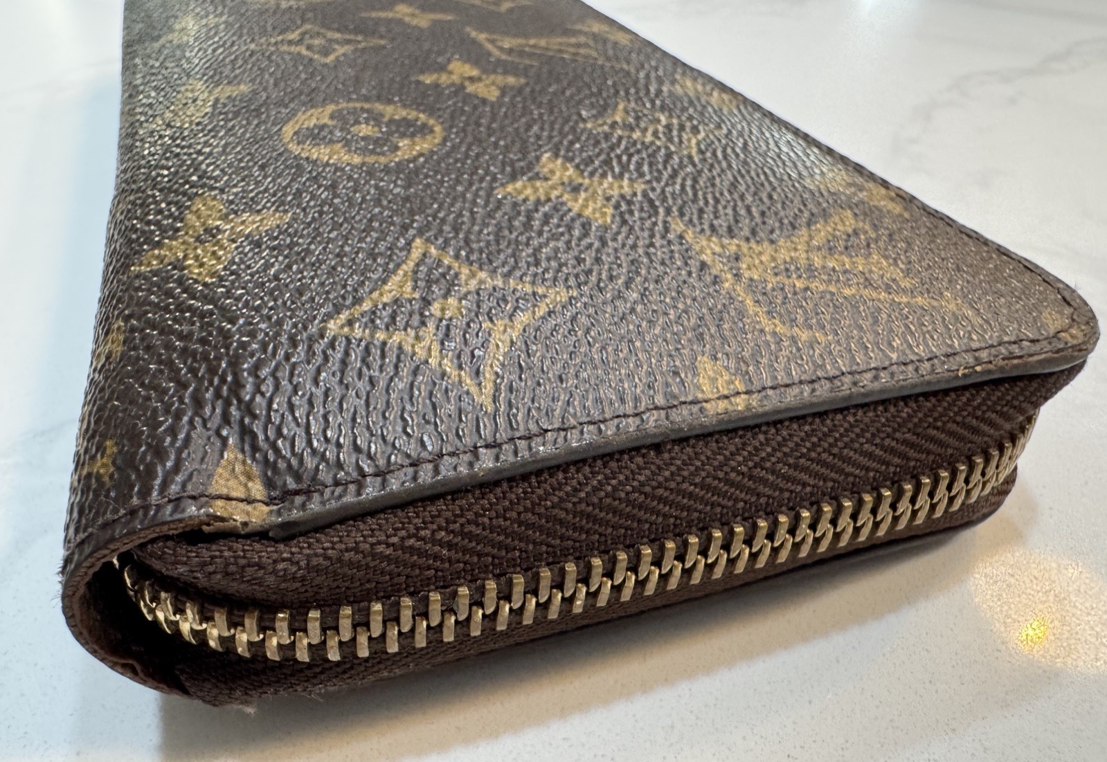 LOUIS VUITTON LV Monogram Canvas Zippy Wallet -Brown