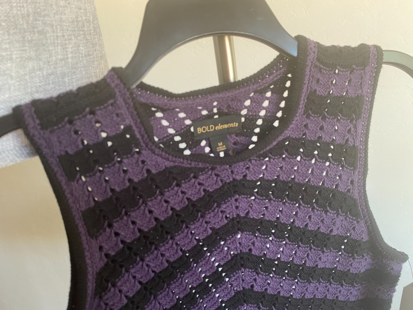 Bold Elements Womens Crew Neck Sleeveless Chevron Pullover Sweater