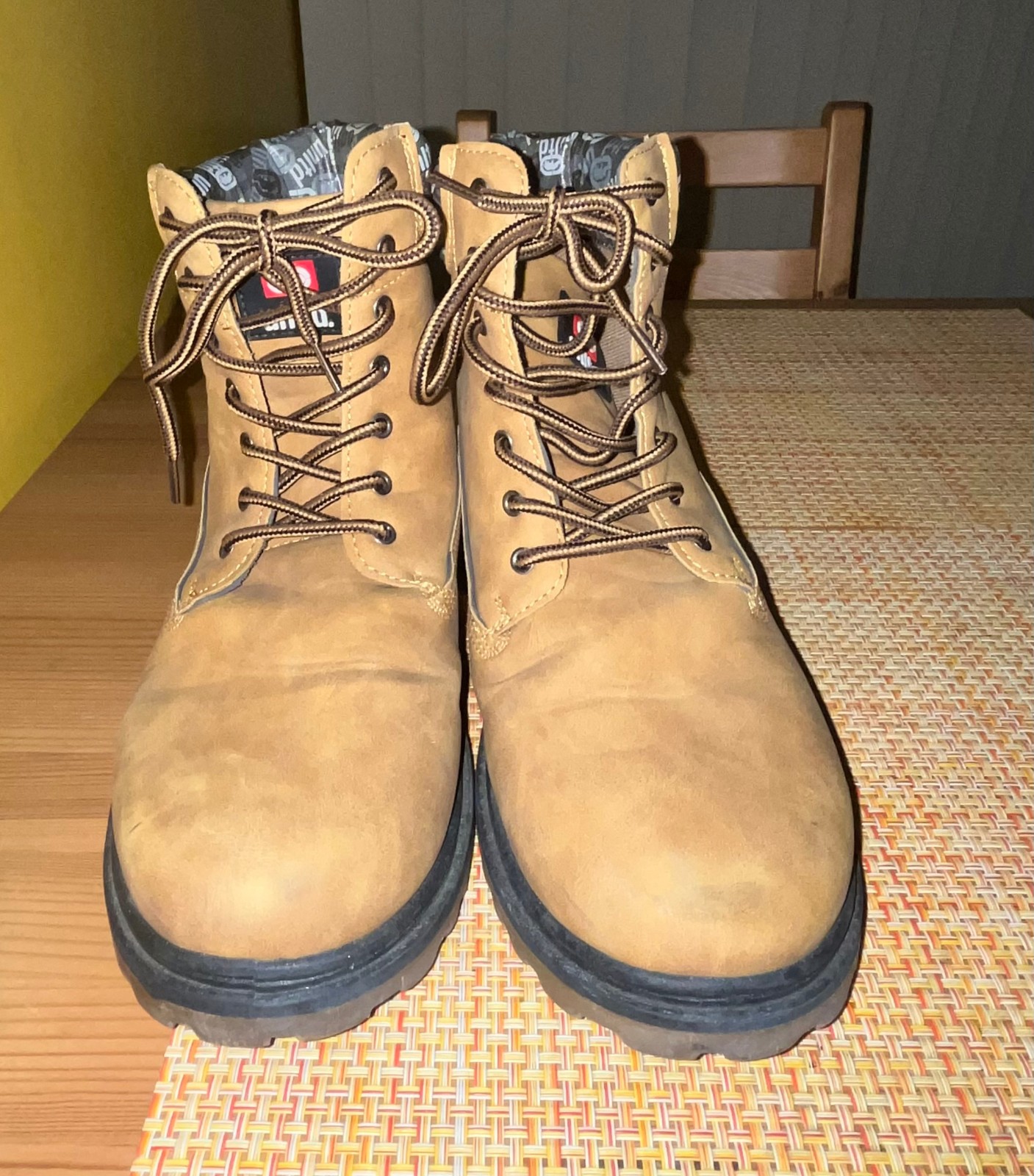Ecko UNLTD Sz 8.5 Men’s Beige Classic Boots Trent -07M