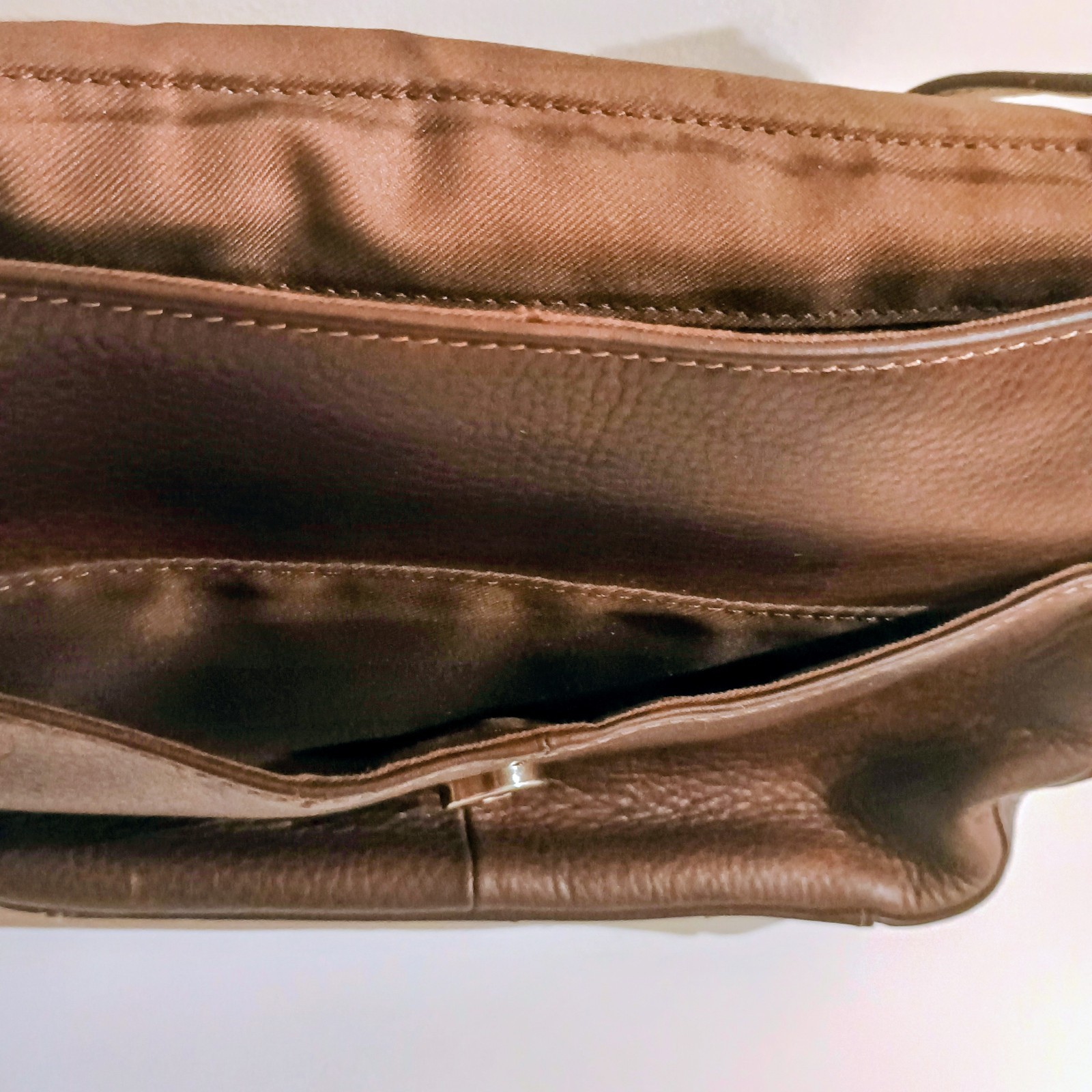 Fossil Brown Pebbled Leather Shoulder Bag Buckle Accent Magnetic Closure Pockets