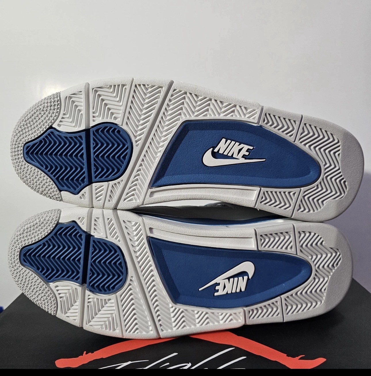 Deadstock Jordan 4 “Military Blue” FV5029-141 Men’s Size 9 New In Box