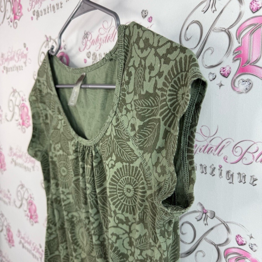 Thyme Maternity t-shirt, floral, tropical, Olive Floral Short Sleeve Top