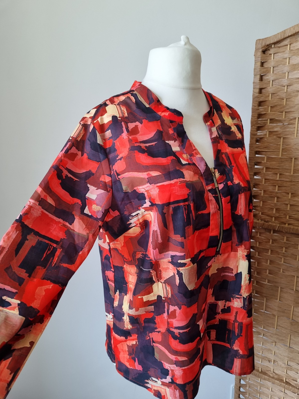 Rant and Rave blouse top red black size 14 / 16 Lightweight part zip