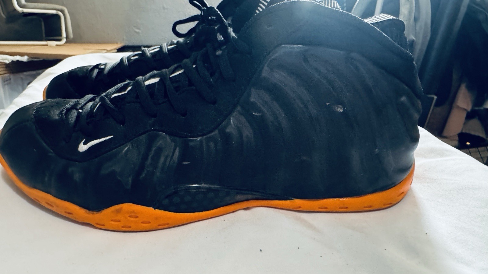 Nike Air Foamposite One Men’s High Top Lace-Up Basketball Sneakers Black Orange