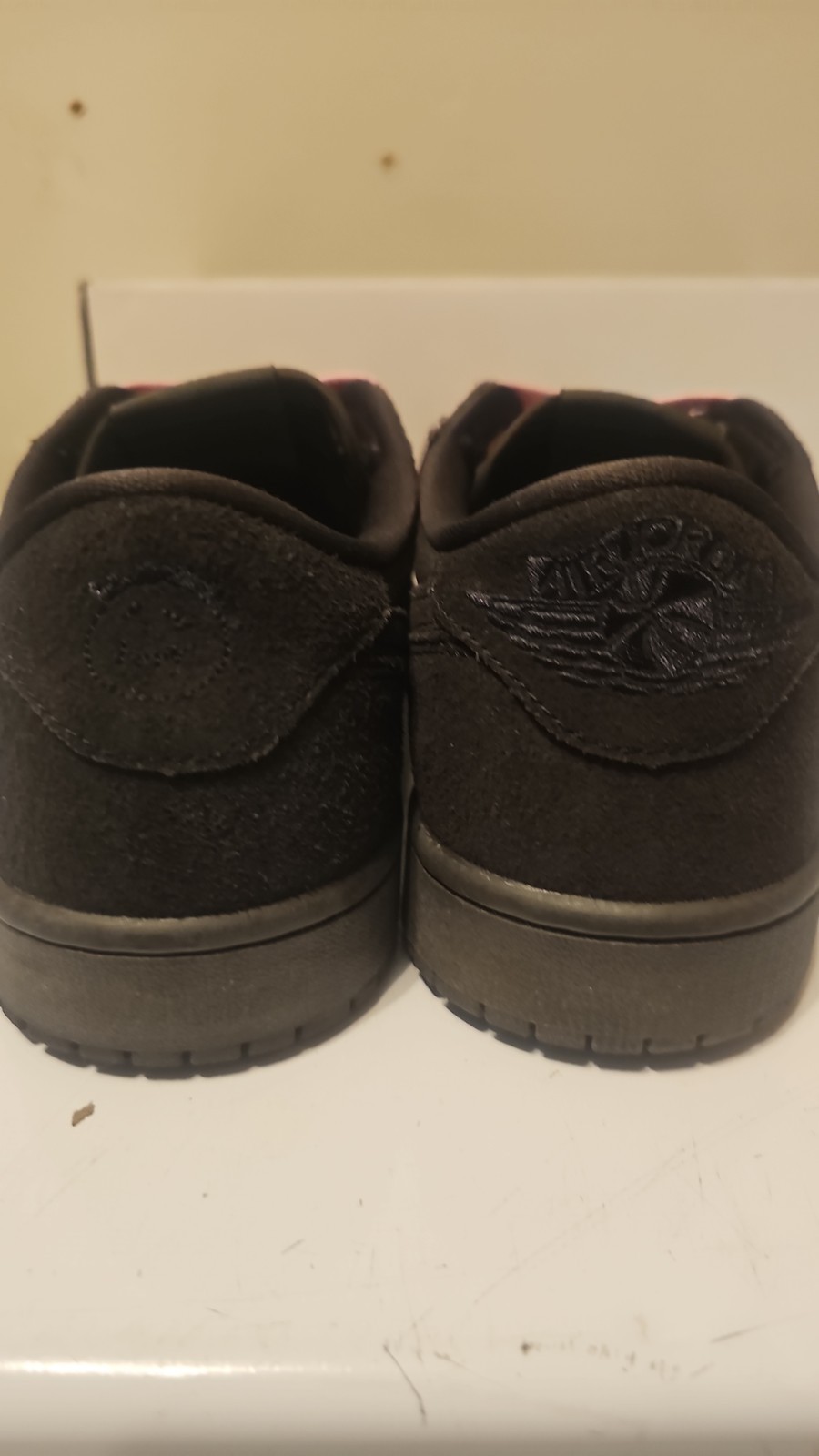 Nike Air Jordan 1 Low Top Leather Lace-Up Sneakers Black/Pink 553558-062