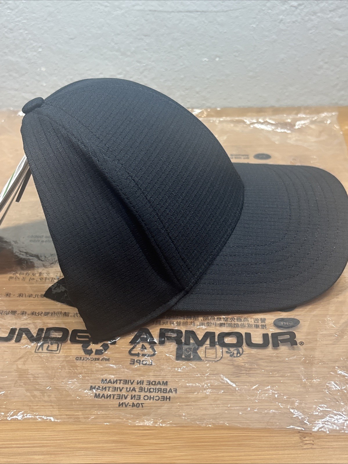 Under Armour 1383438 L/XL Men’s Black Baseball Cap Hat Stretch