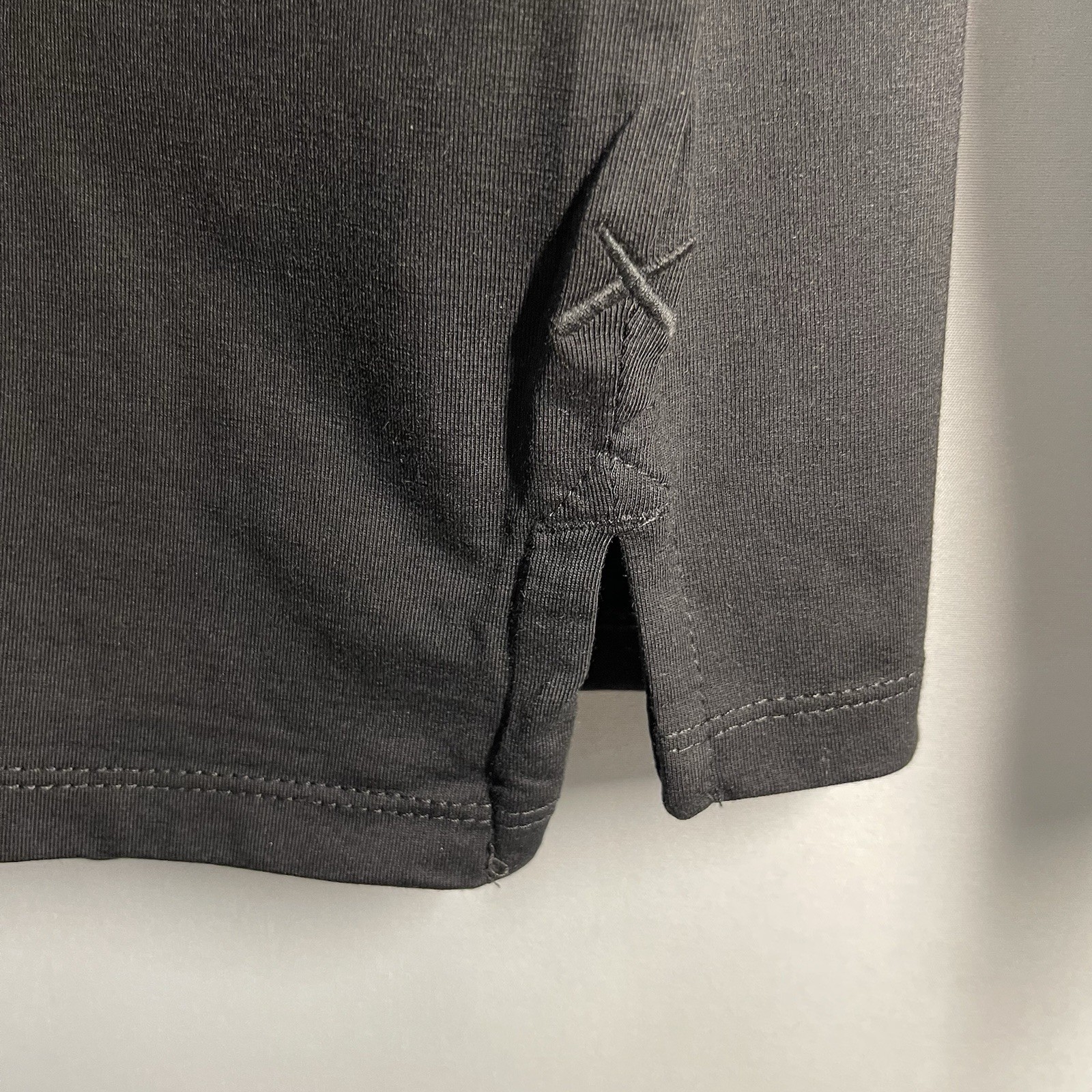 New Cuts Clothing Split Hem Long Sleeve Henley T-Shirt Men Size M Stretch Black