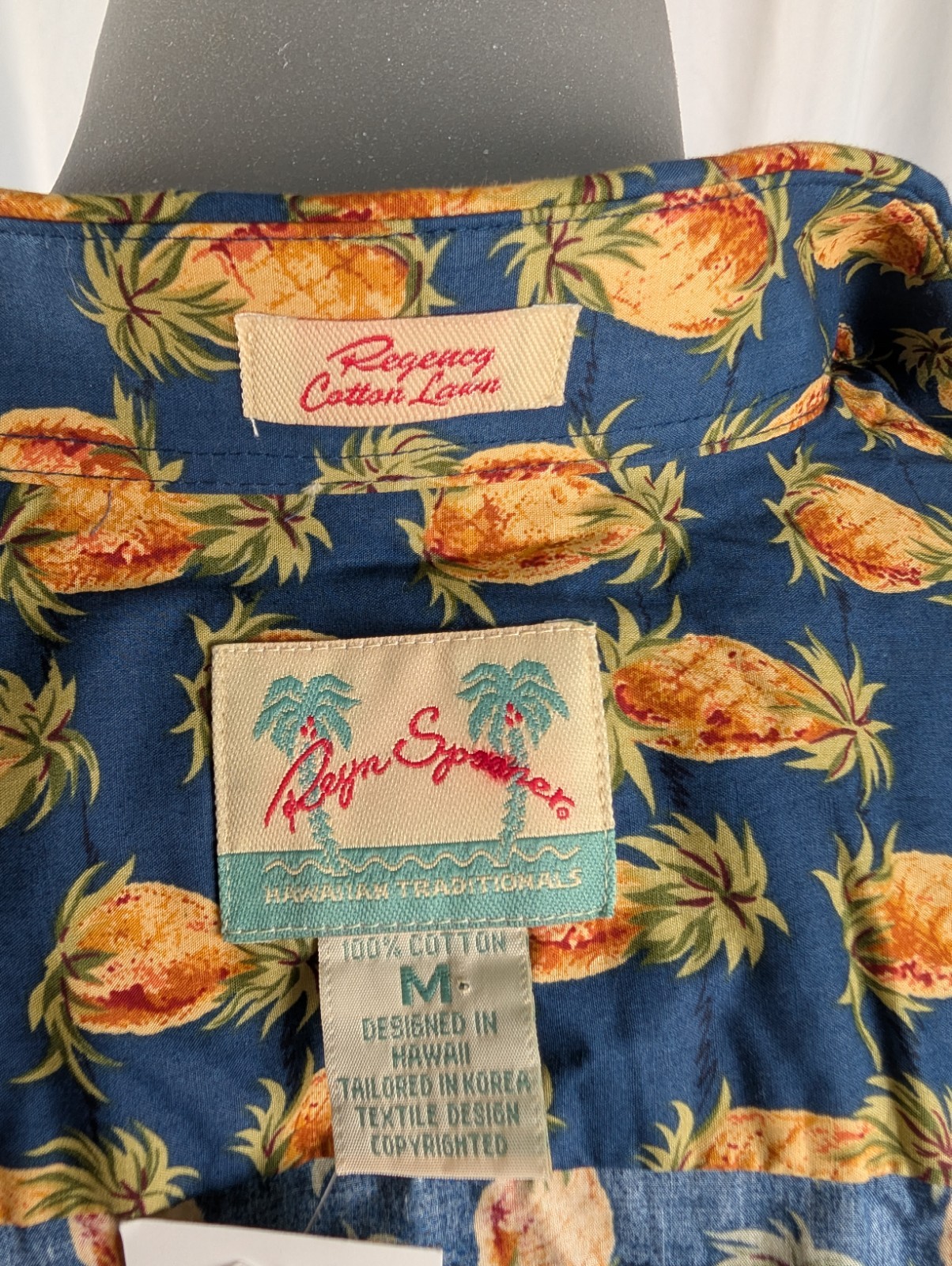 Men’s M Aloha Shirt Reyn Spooner Hawaiian Cotton Lawn 1.5″ Pineapples Oblique