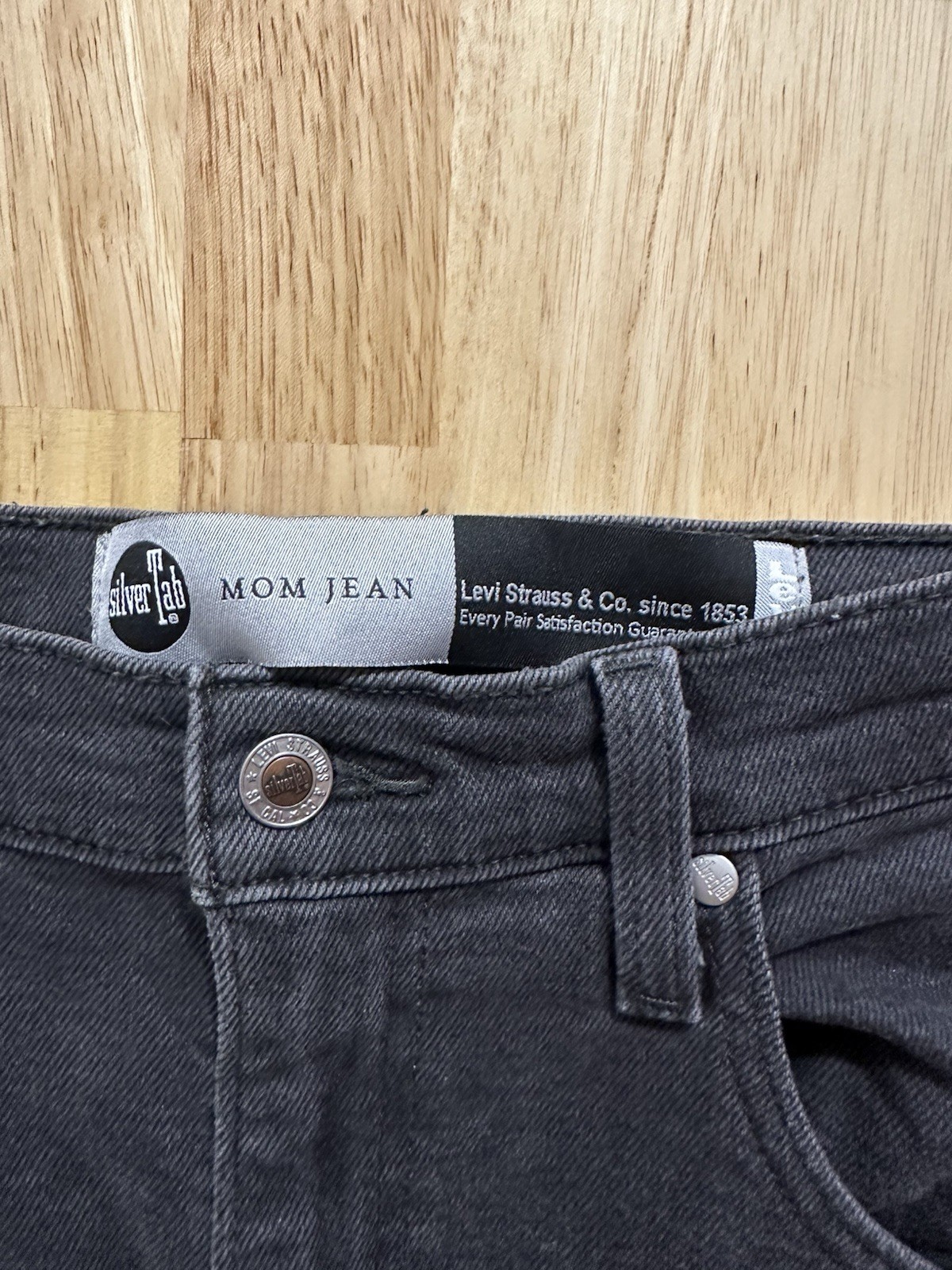 Levi’s SilverTab Women’s Gray Dark Wash High Rise Mom Jeans 5-Pocket Cotton