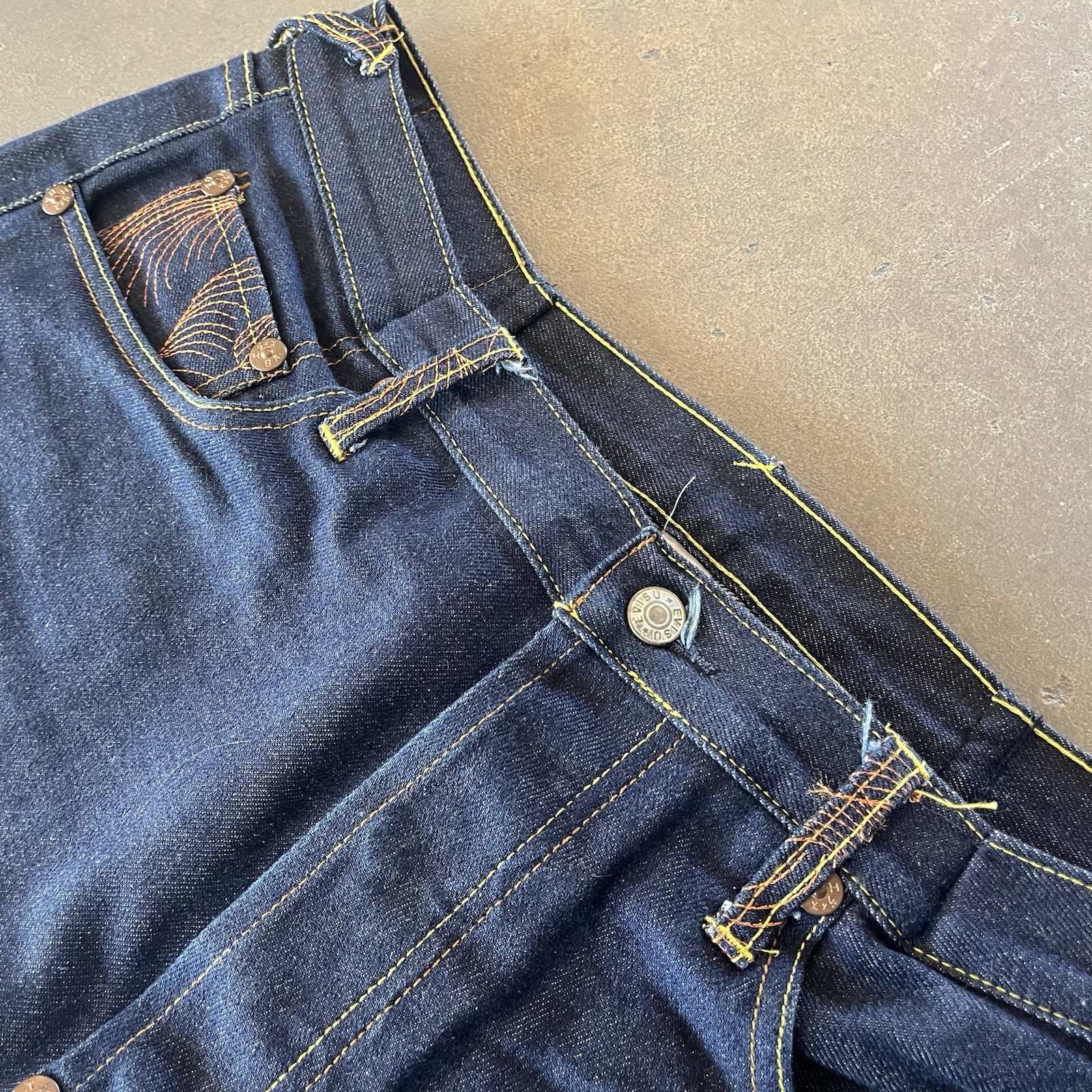 Vintage 2000’s Evisu Jeans dark denim shorts 36 x 15 READ DESCRIPTION