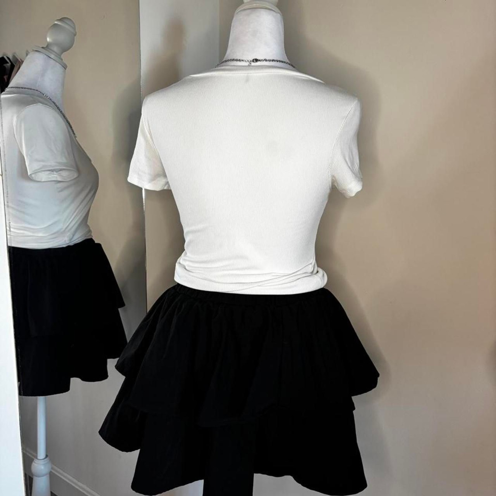 White Ribbed Scoop Neck Crop Tee | One Size