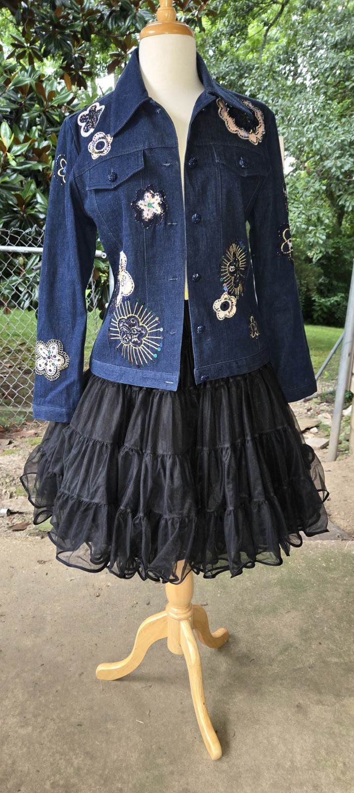 REDD Jeans Blue Floral Embroidered Sequin Beaded Button Short Jacket Size 8