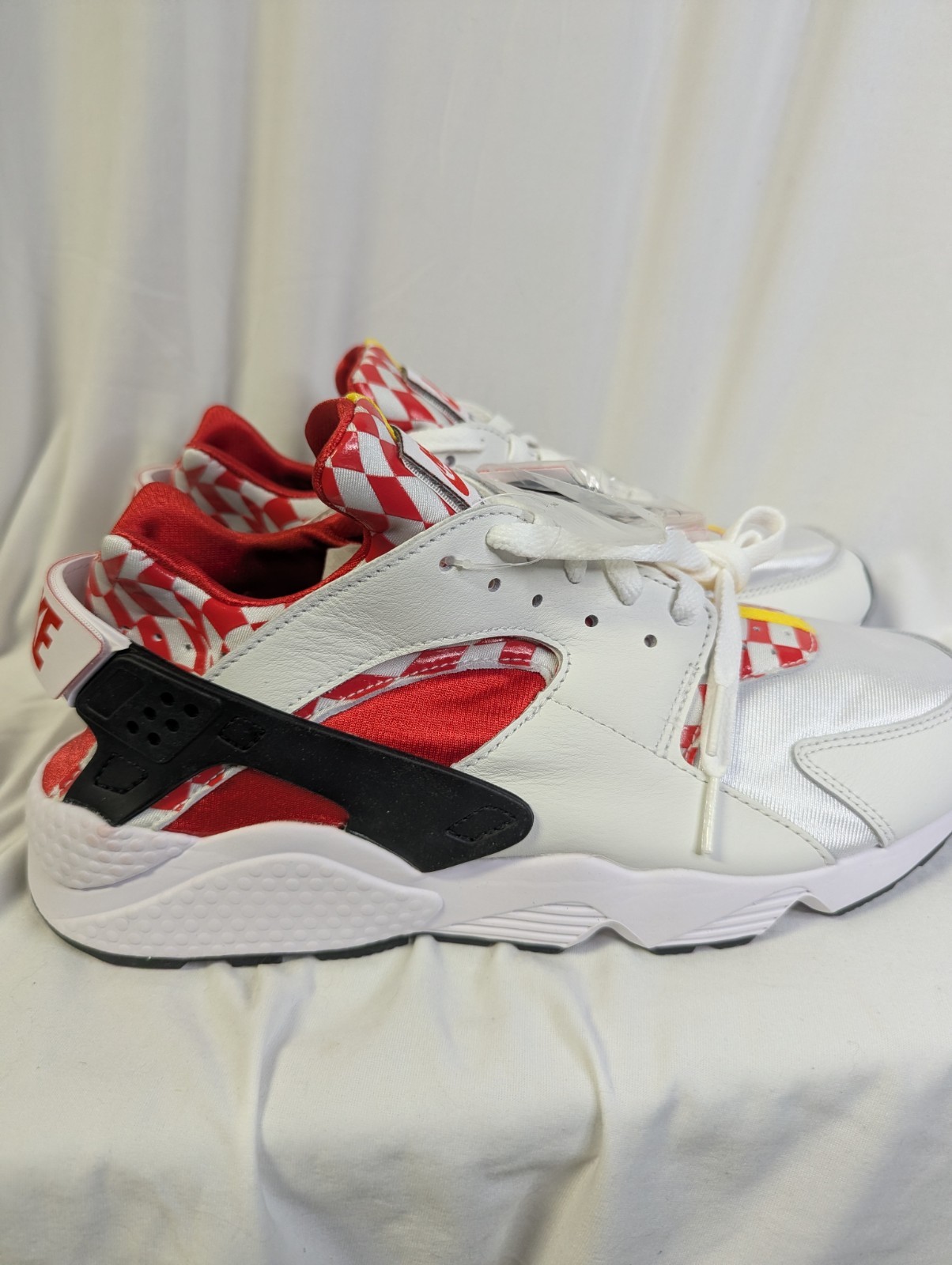 Liverpool Nike Air Huarache MSz 10.5 PRM QS Red Devils DN5080-100