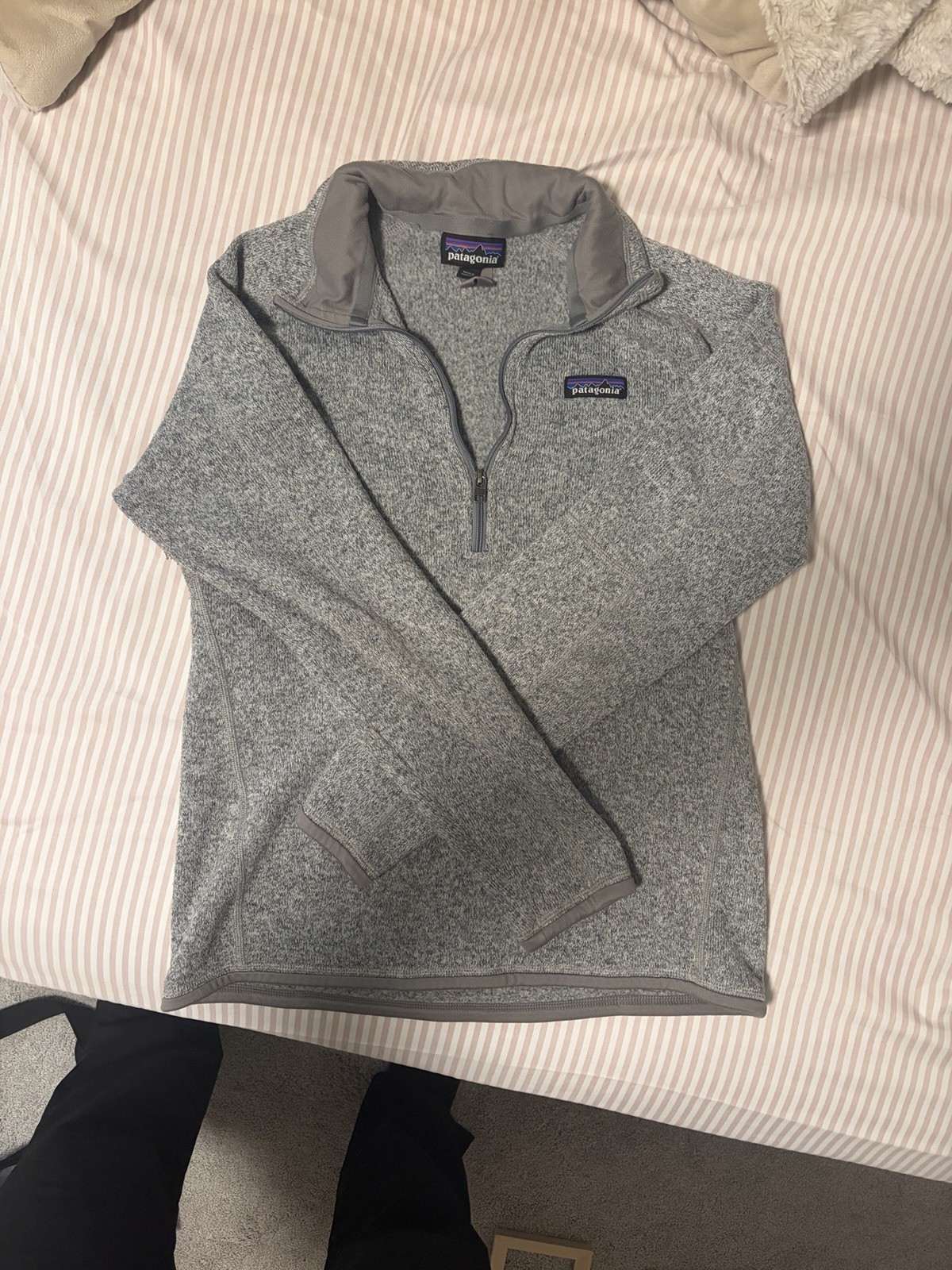Patagonia Woman’s M Gray 1/4 Zip Pullover Jacket Stand-Up Collar Logo
