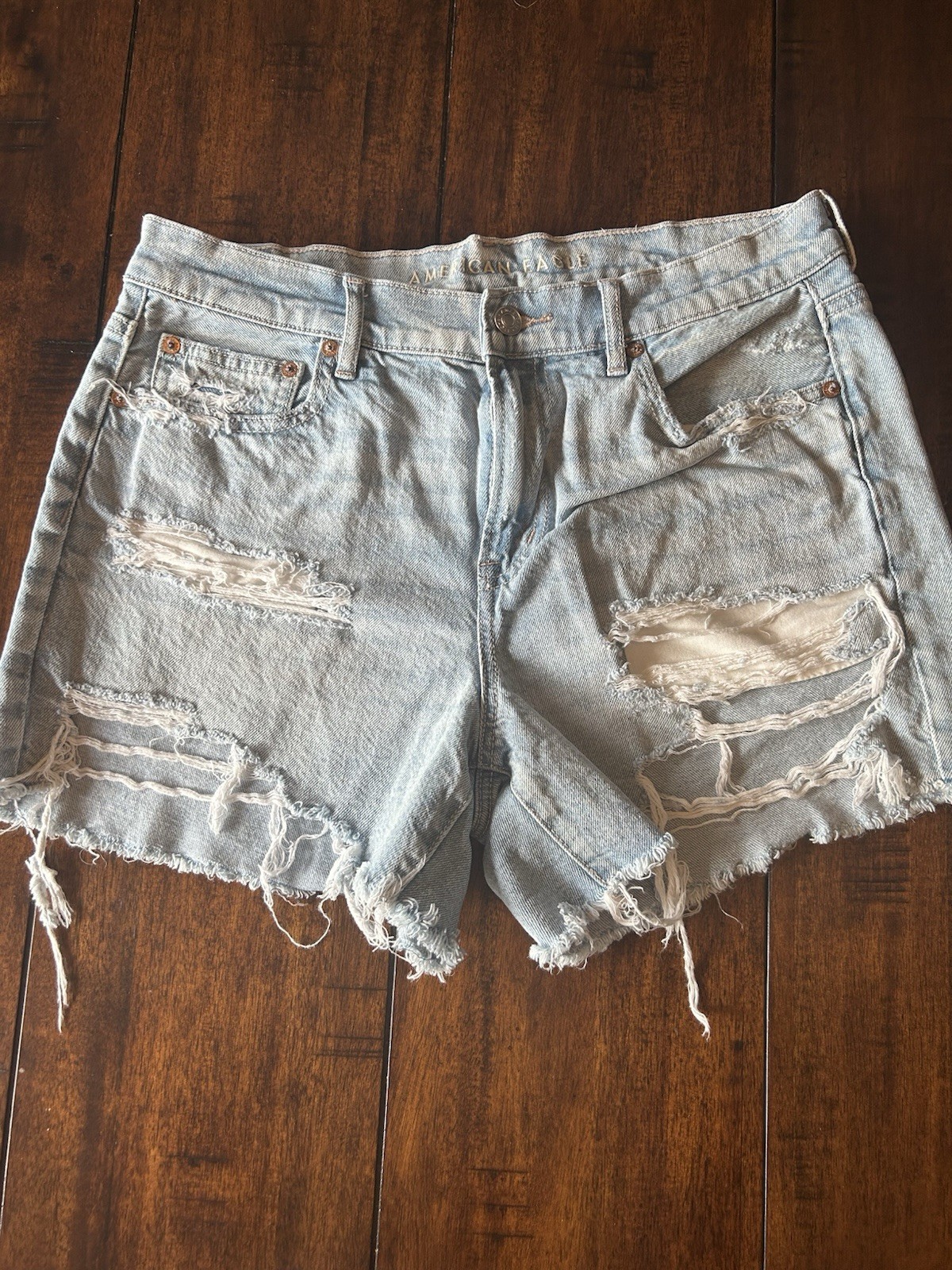 American Eagle Women’s Light-Wash Distressed Strigid womens denim Shorts Sz 10