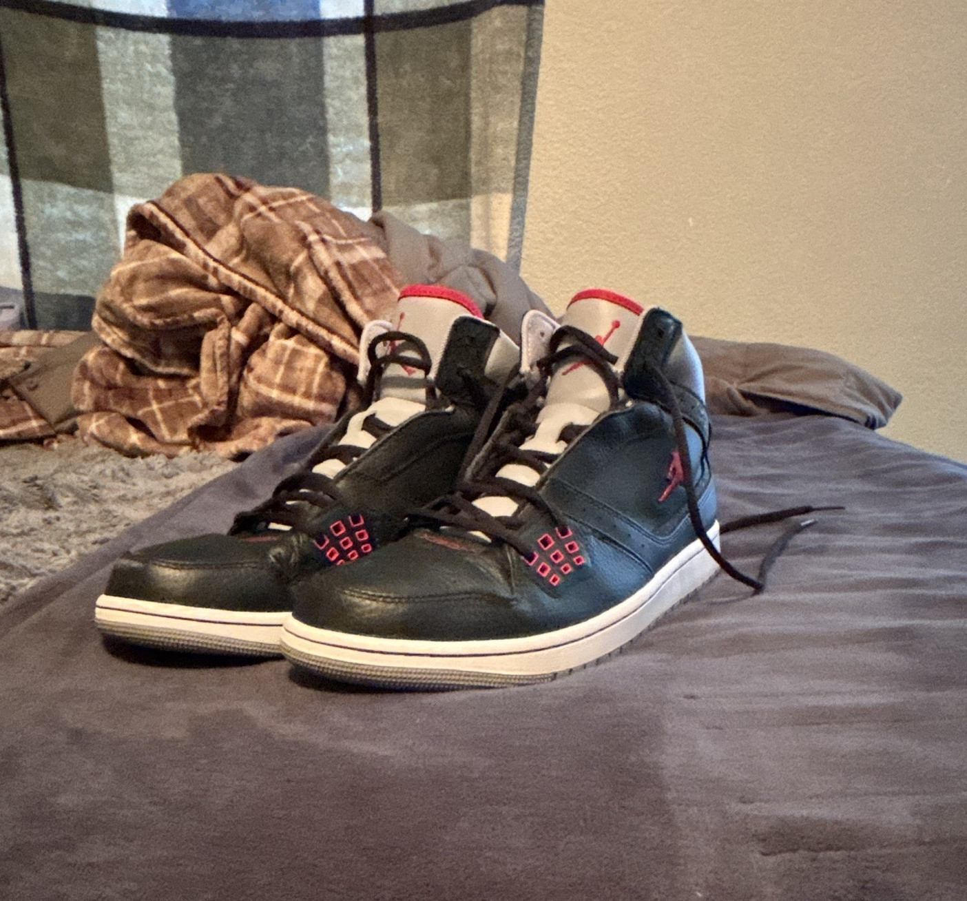 Air Jordan 1 Flight Mid, Black/Red/Cement Grey Color-way US Size (11)