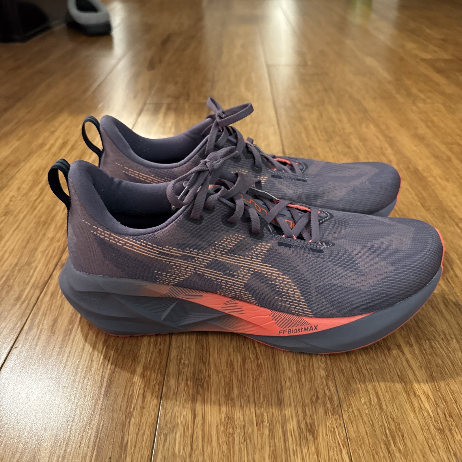 ASICS Novablast 5 ‘Greyish Purple Coral Reef’ 1011B974‑500 – Used – Size 11 Men