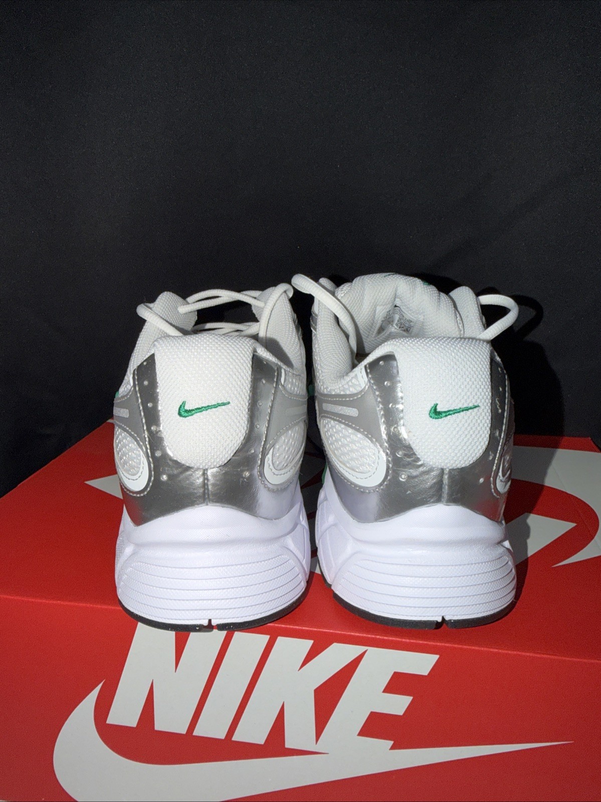 Nike V5 RNR White Malachite Green Silver HJ5228-100 Men Sz 13 New W Box Running