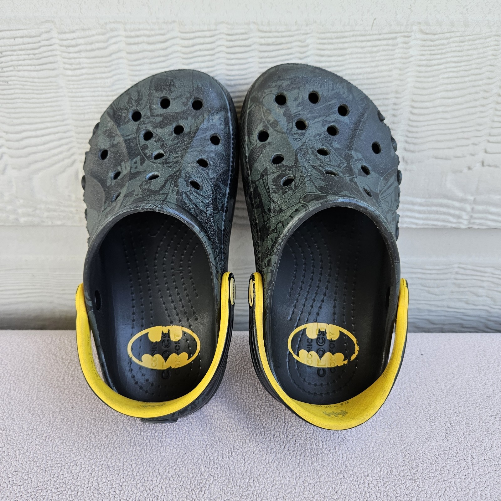 Crocs Baya Clog Boy SZ J1 Slip-On Black Batman Superhero Water Resistant
