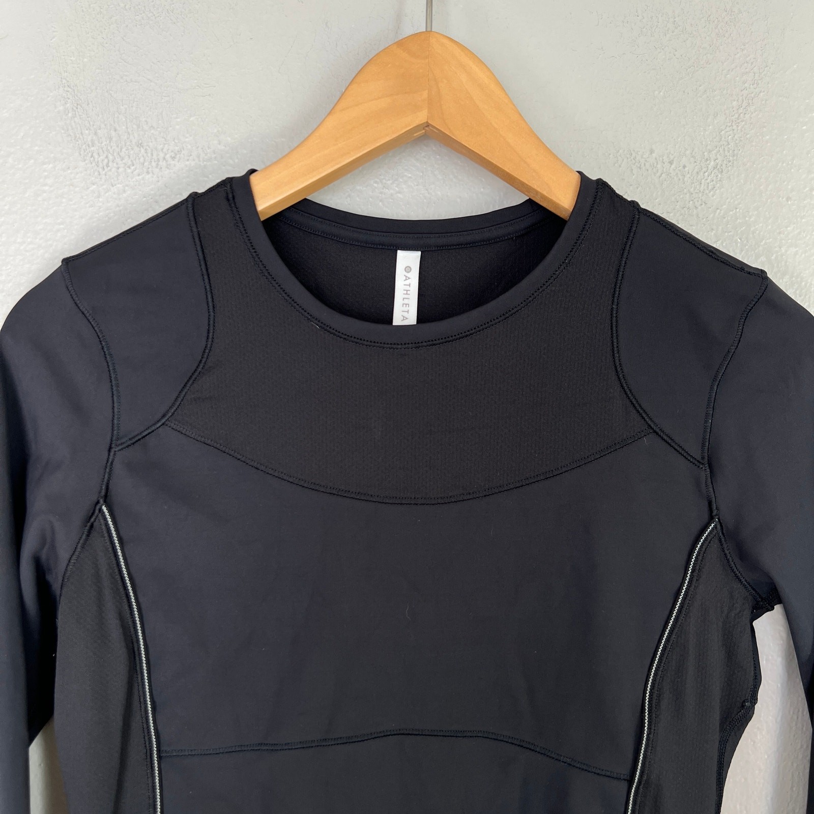 Athleta Black Eclipse Long Sleeve Shirt Top Thumbholes Women’s Sz XS Active Gym