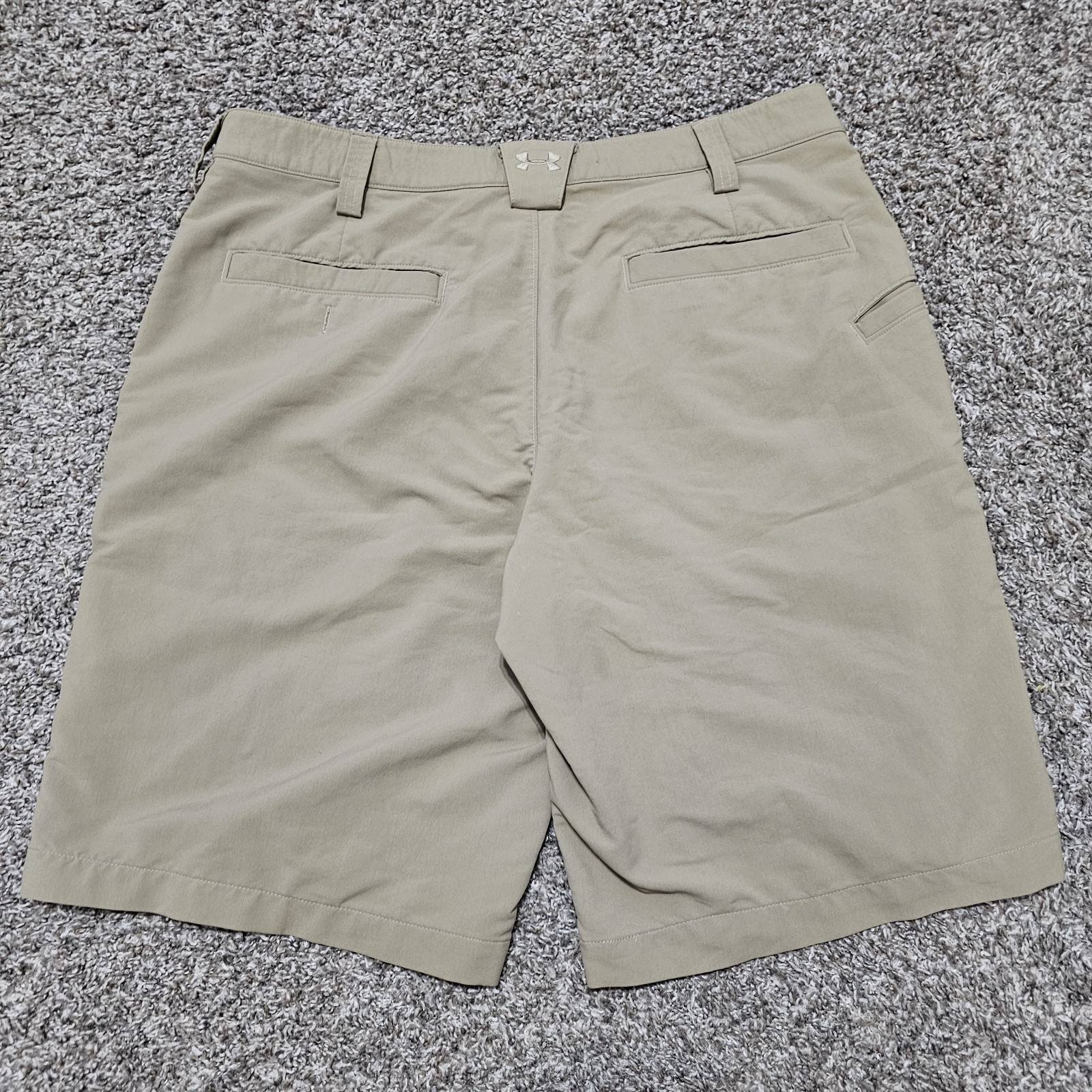 Under Armour Men’s Size 34 Golf Hiking Walking Shorts Beige Tan